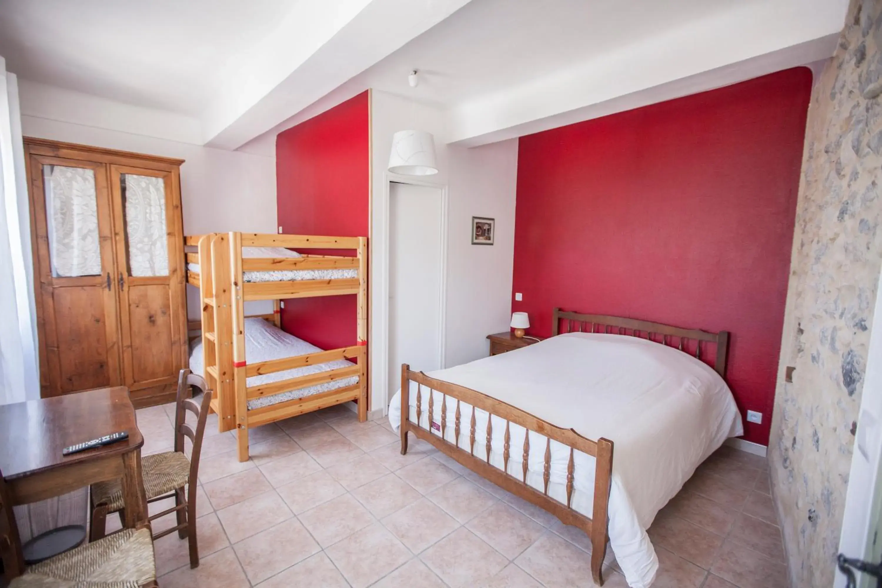 Family Room with Private Bathroom in Hôtel de la Place Family Room with Private Bathroom in Hôtel de la Place