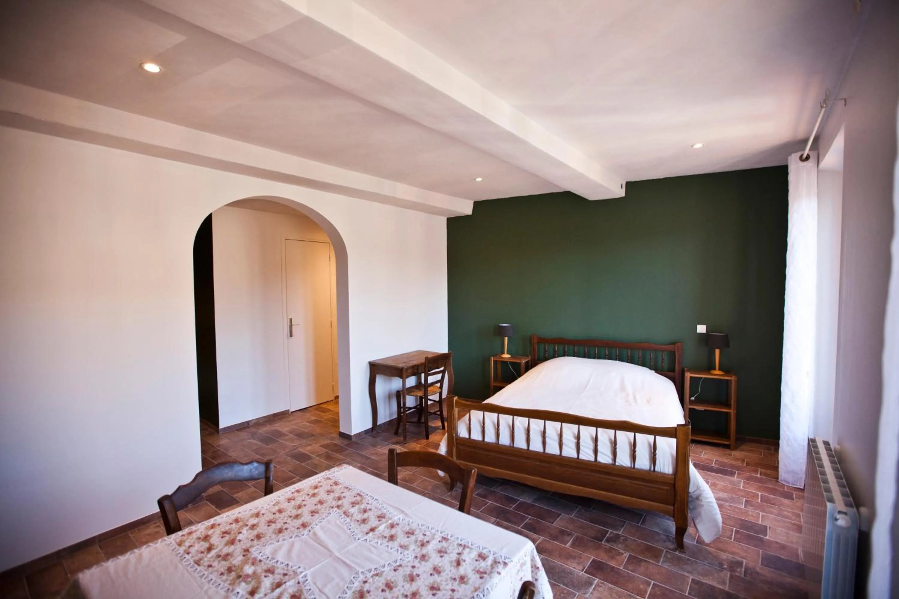 Quadruple Room with Private Bathroom in Hôtel de la Place
