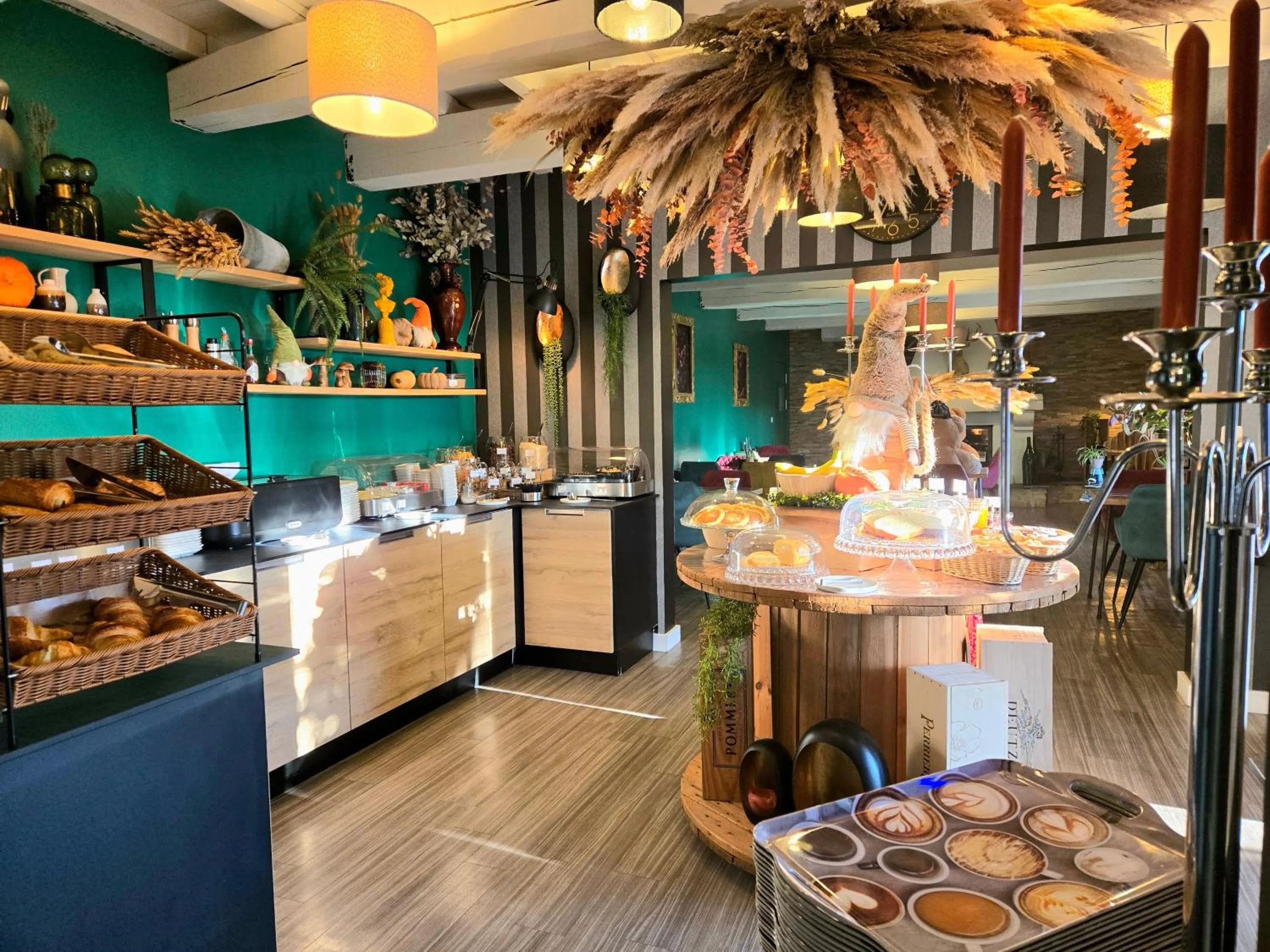 Buffet breakfast in Hôtel Le SAINT-GENIÈS