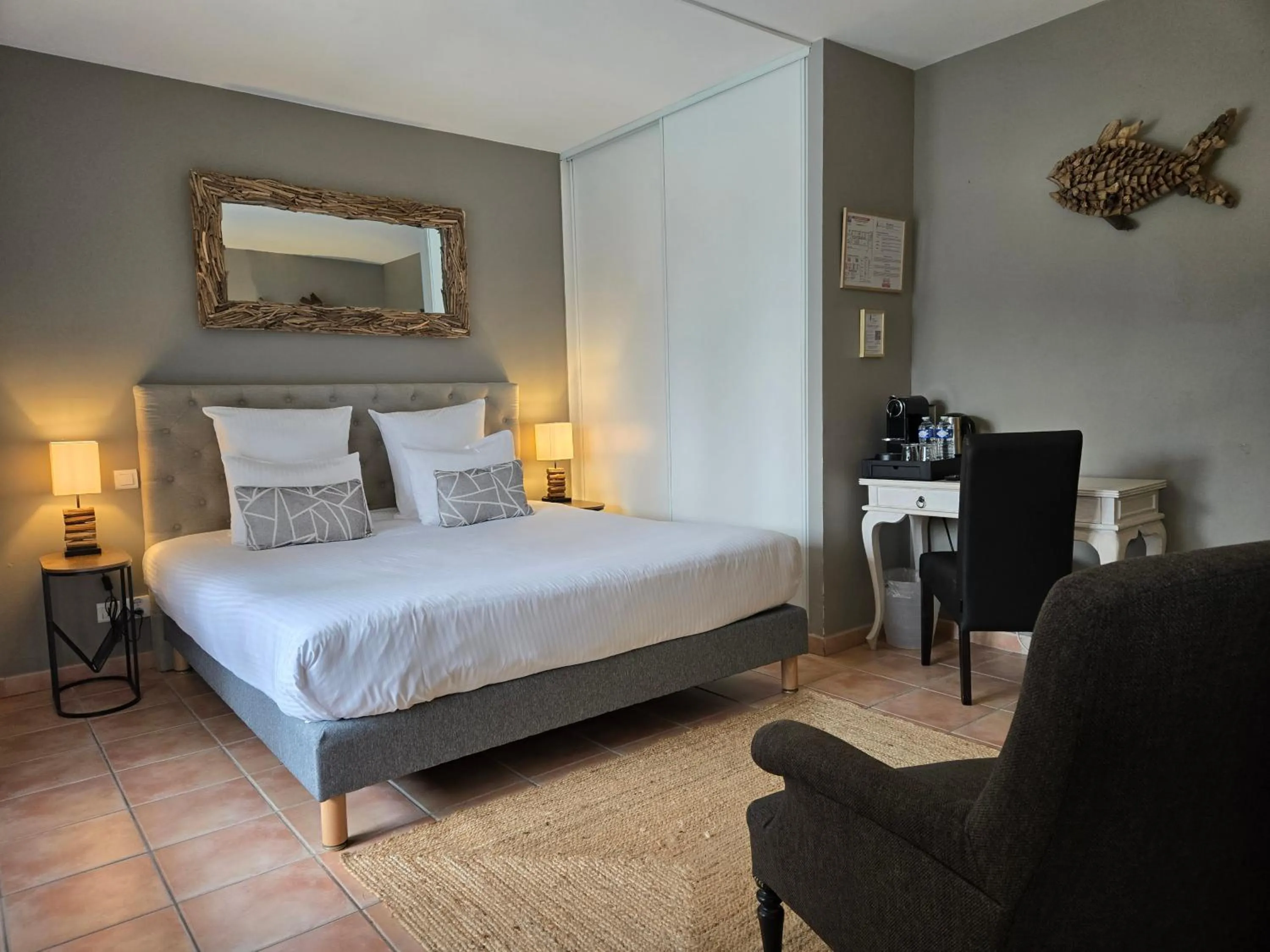 Bed in Hôtel Le SAINT-GENIÈS