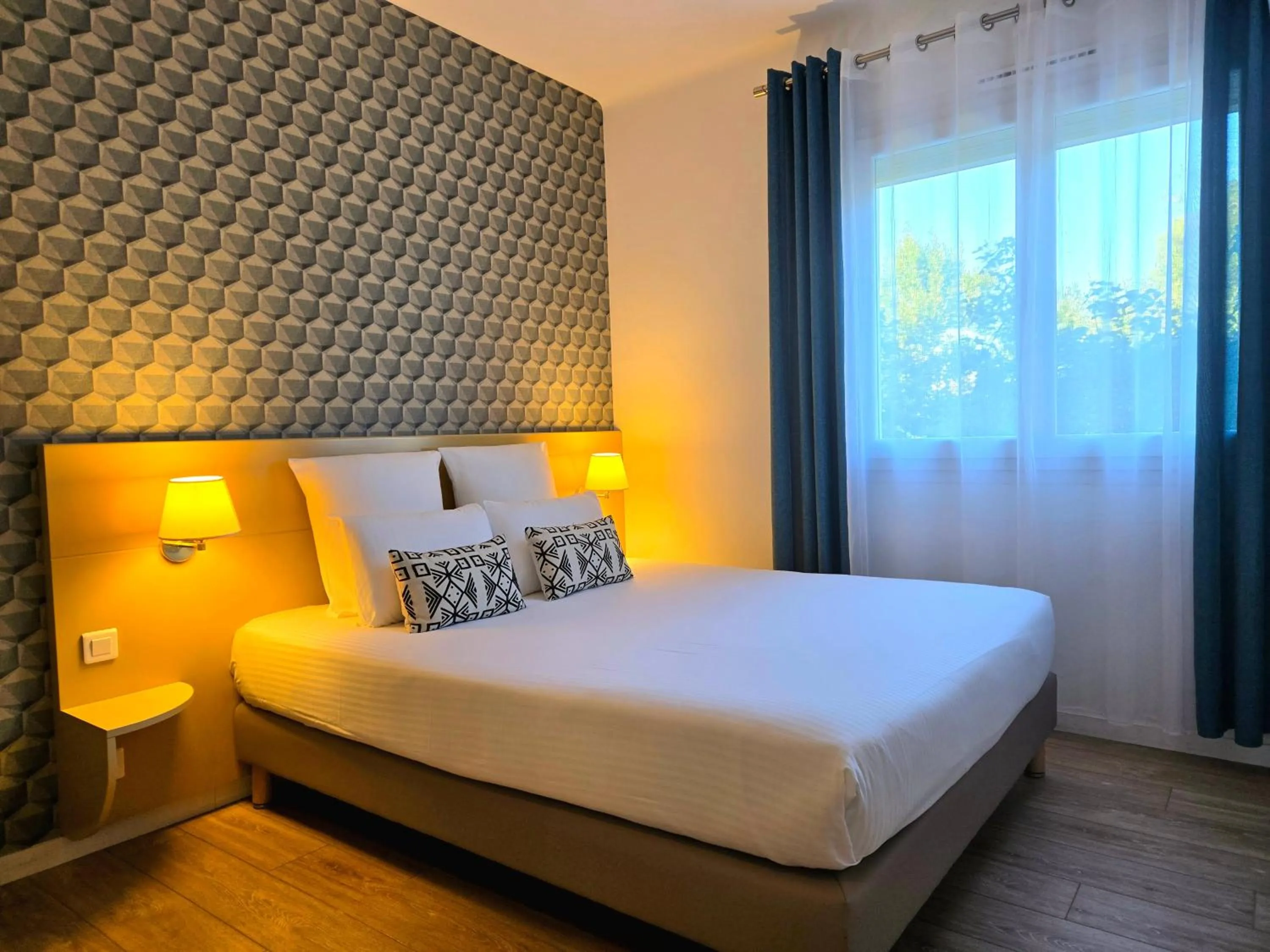 Bed in Hôtel Le SAINT-GENIÈS