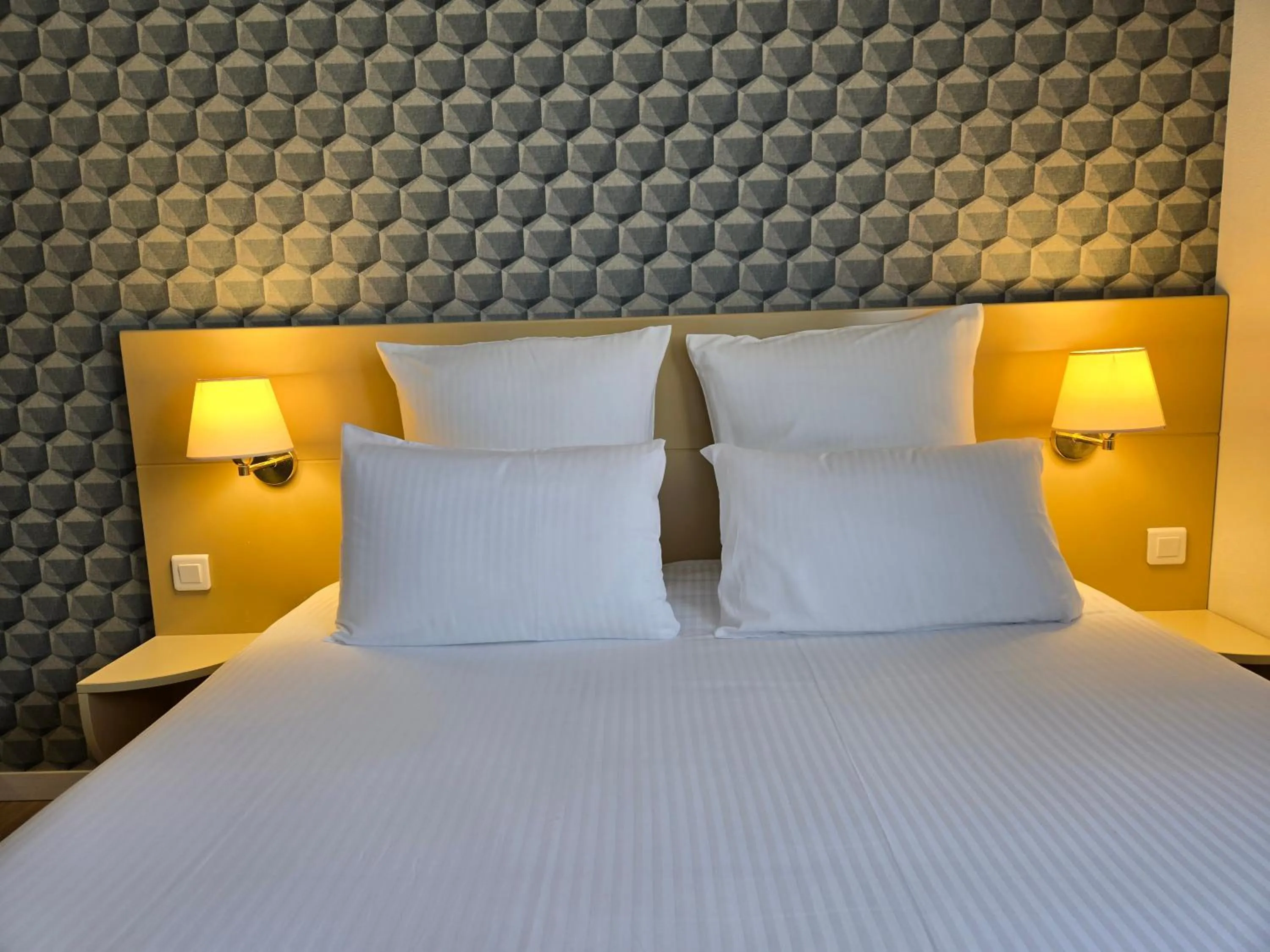 Bed in Hôtel Le SAINT-GENIÈS