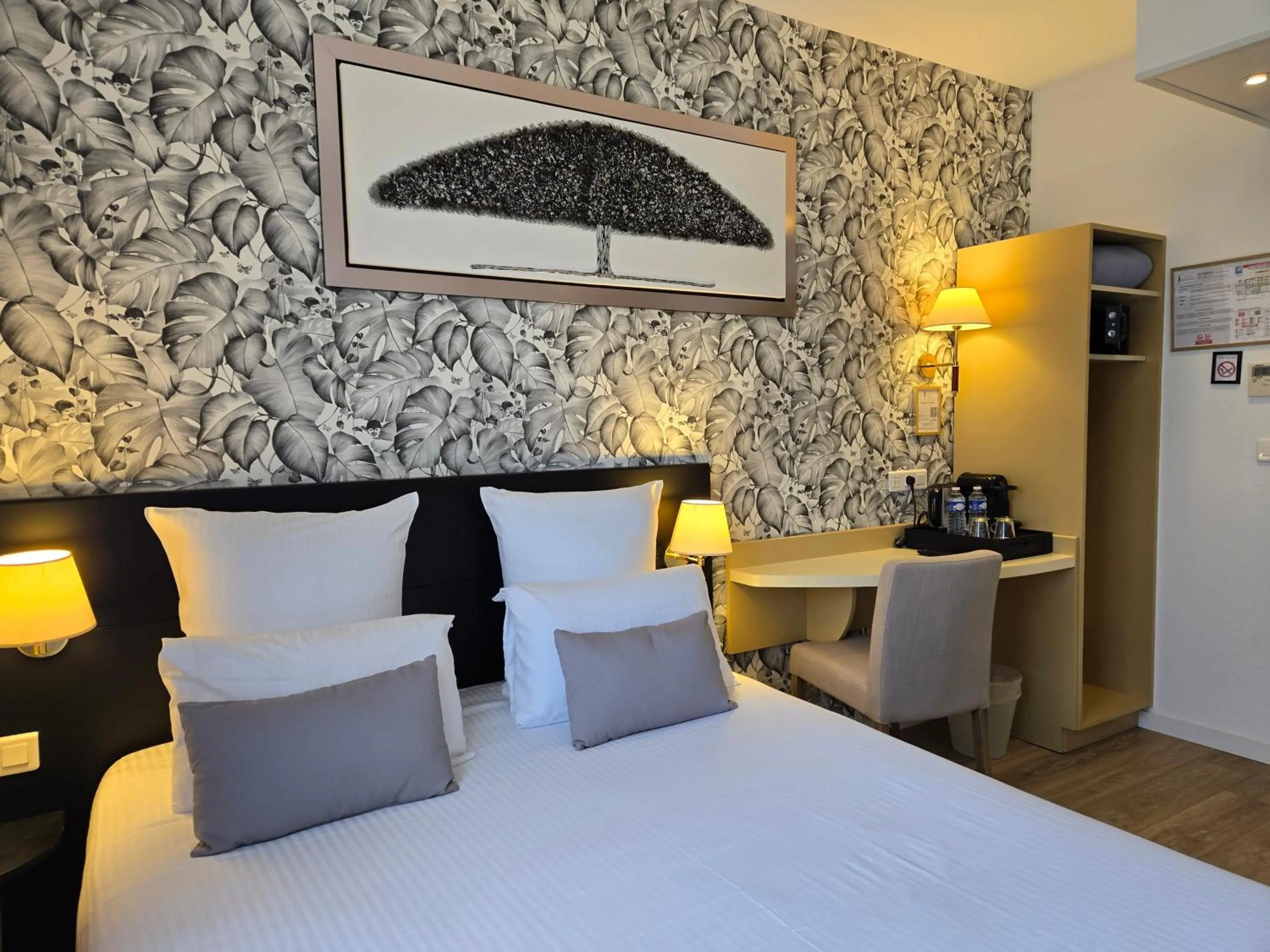 Bedroom, Bed in Hôtel Le SAINT-GENIÈS