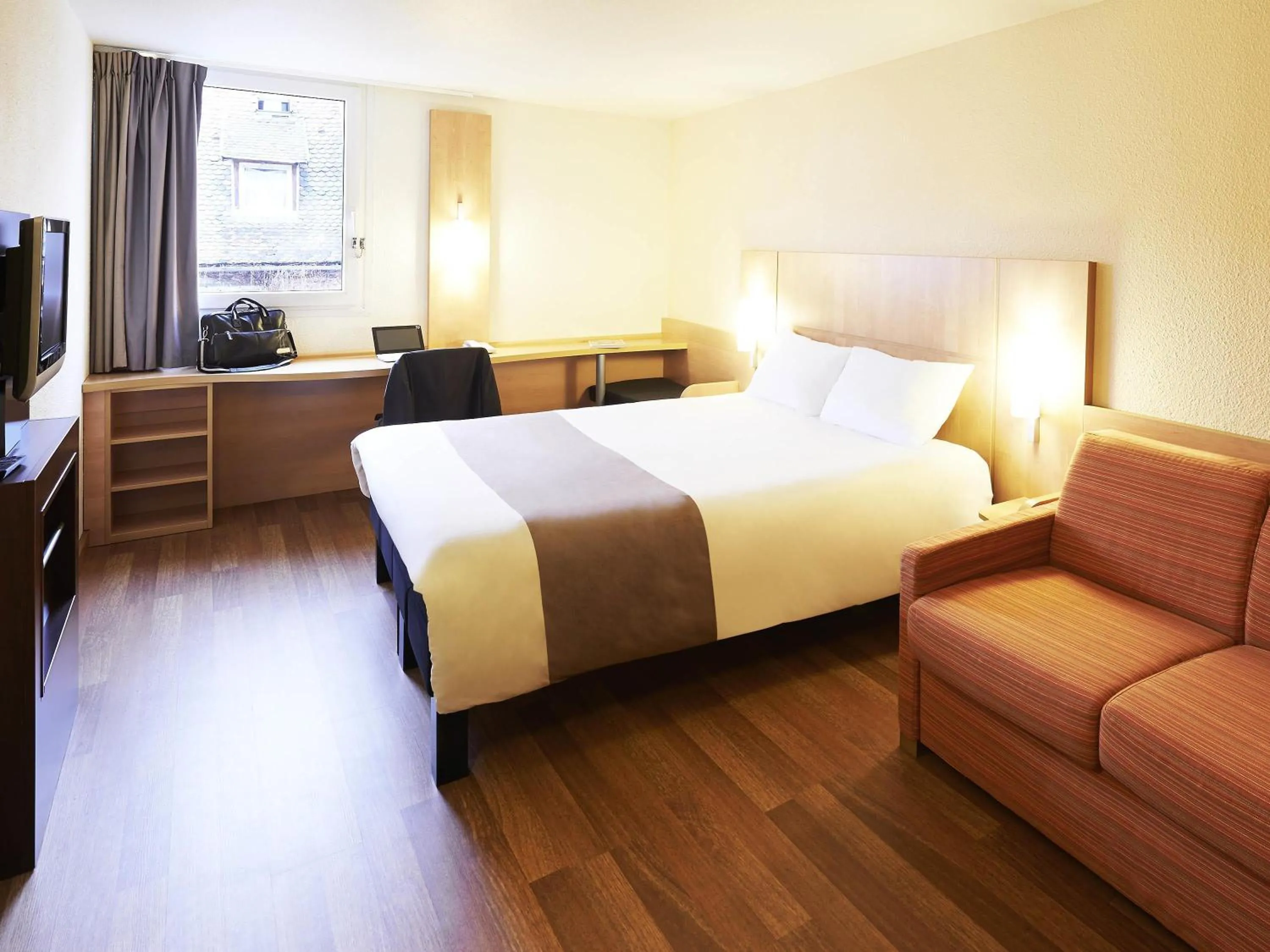 Bedroom, Bed in ibis Strasbourg Centre Petite France