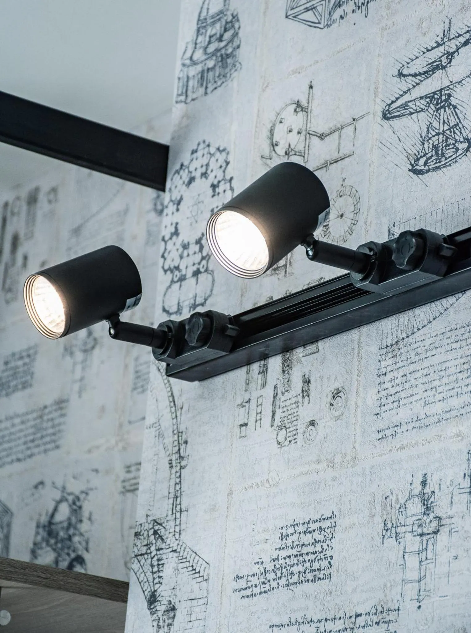 A&M Hotel with free parking