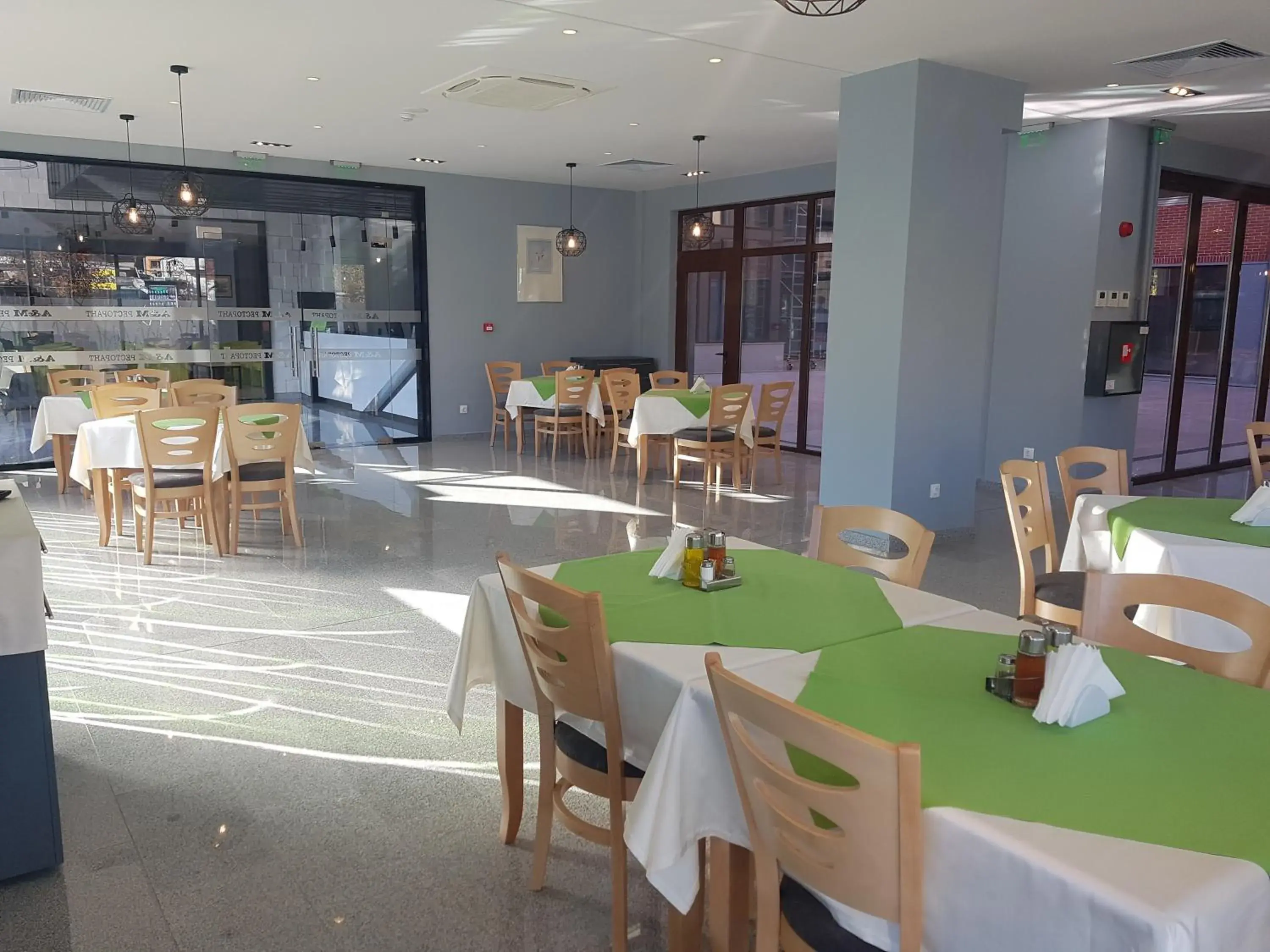 Restaurant/places to eat in A&M Hotel with free parking Restaurant/places to eat in A&M Hotel with free parking