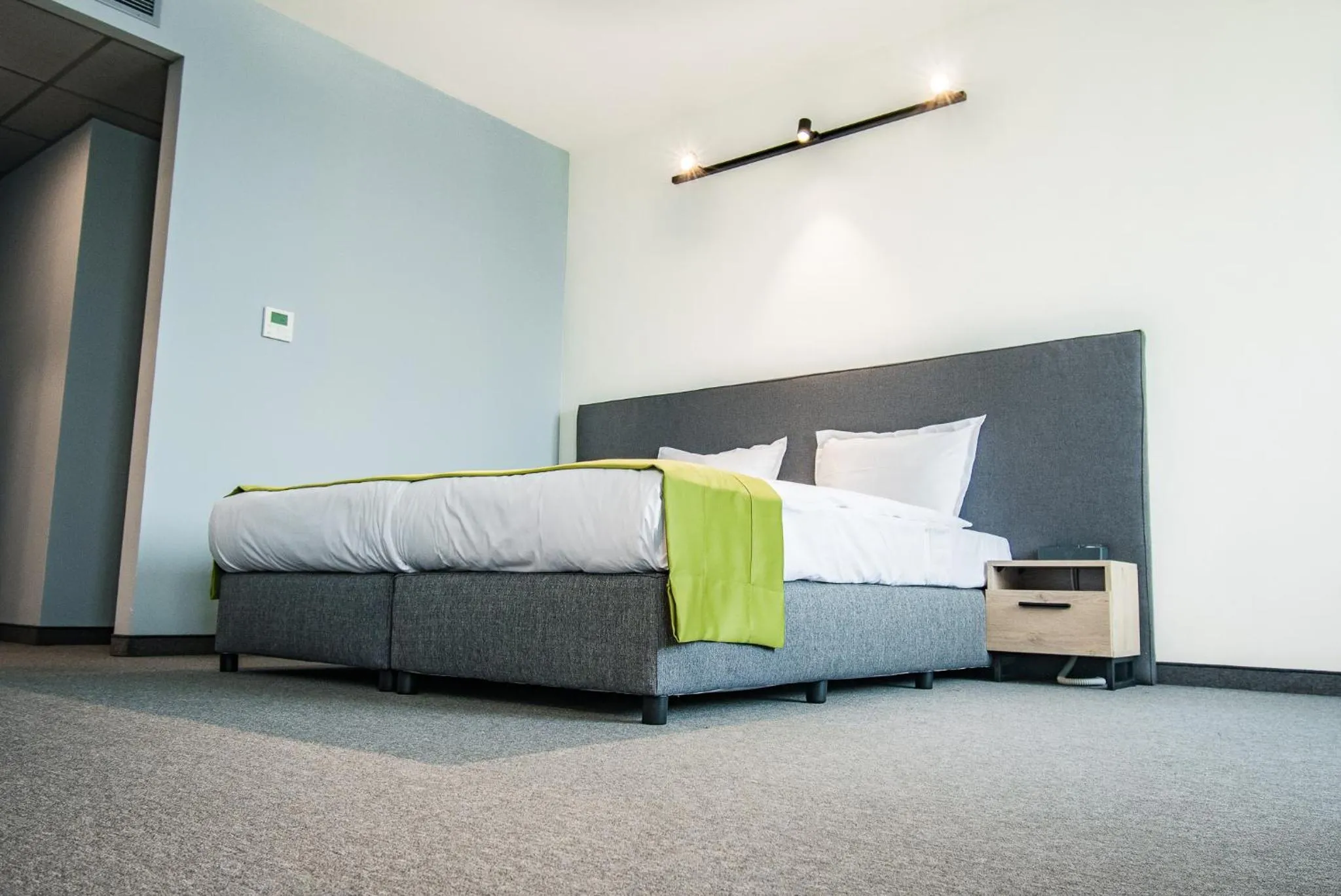 A&M Hotel with free parking