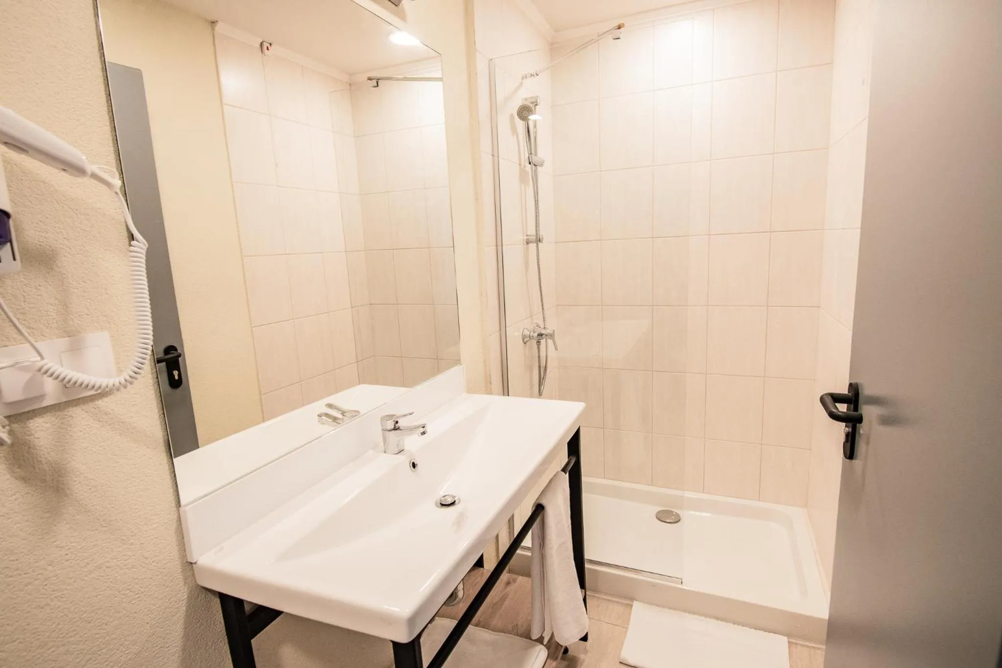 Shower in A&M Hotel with free parking