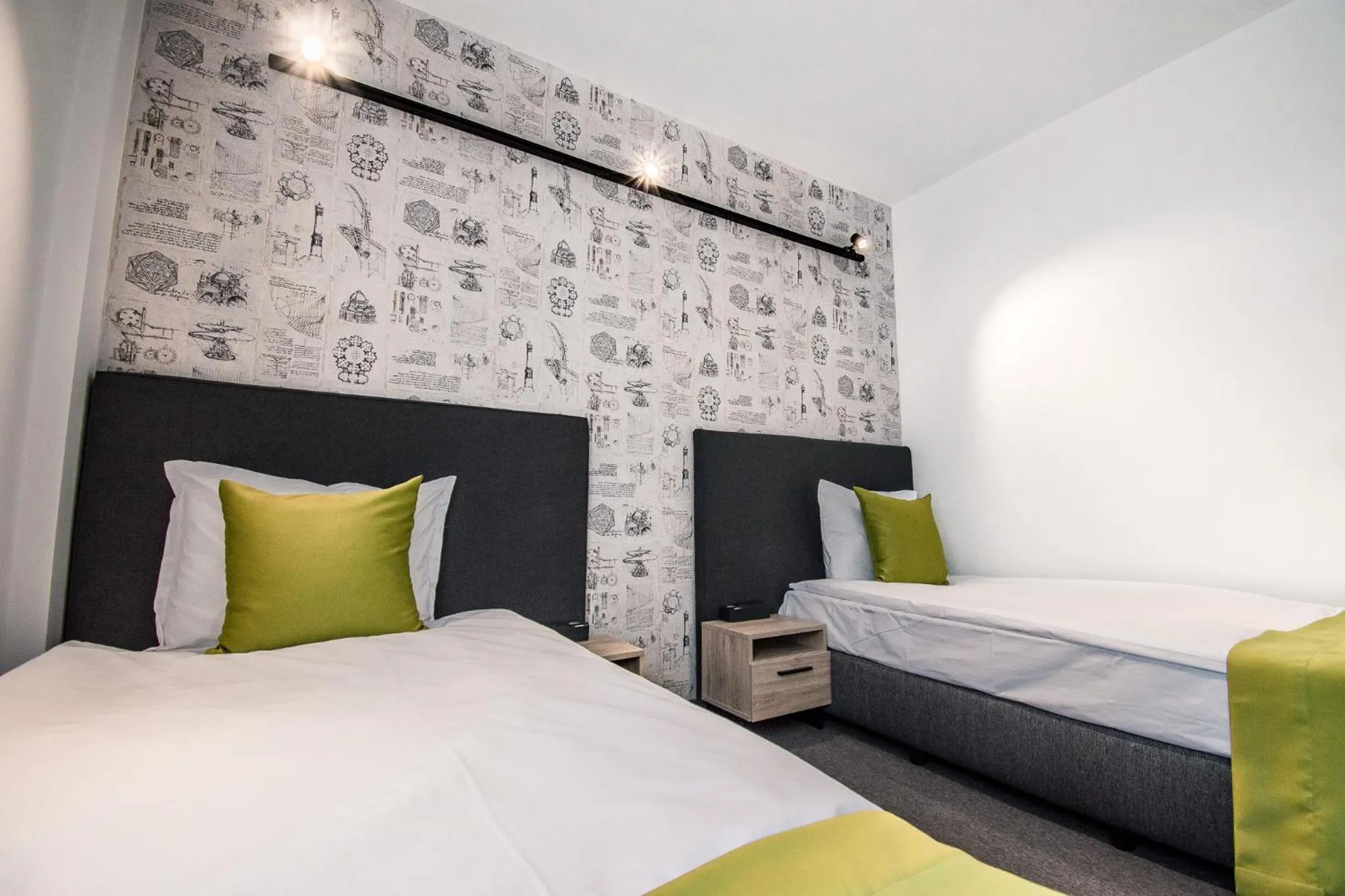 A&M Hotel with free parking