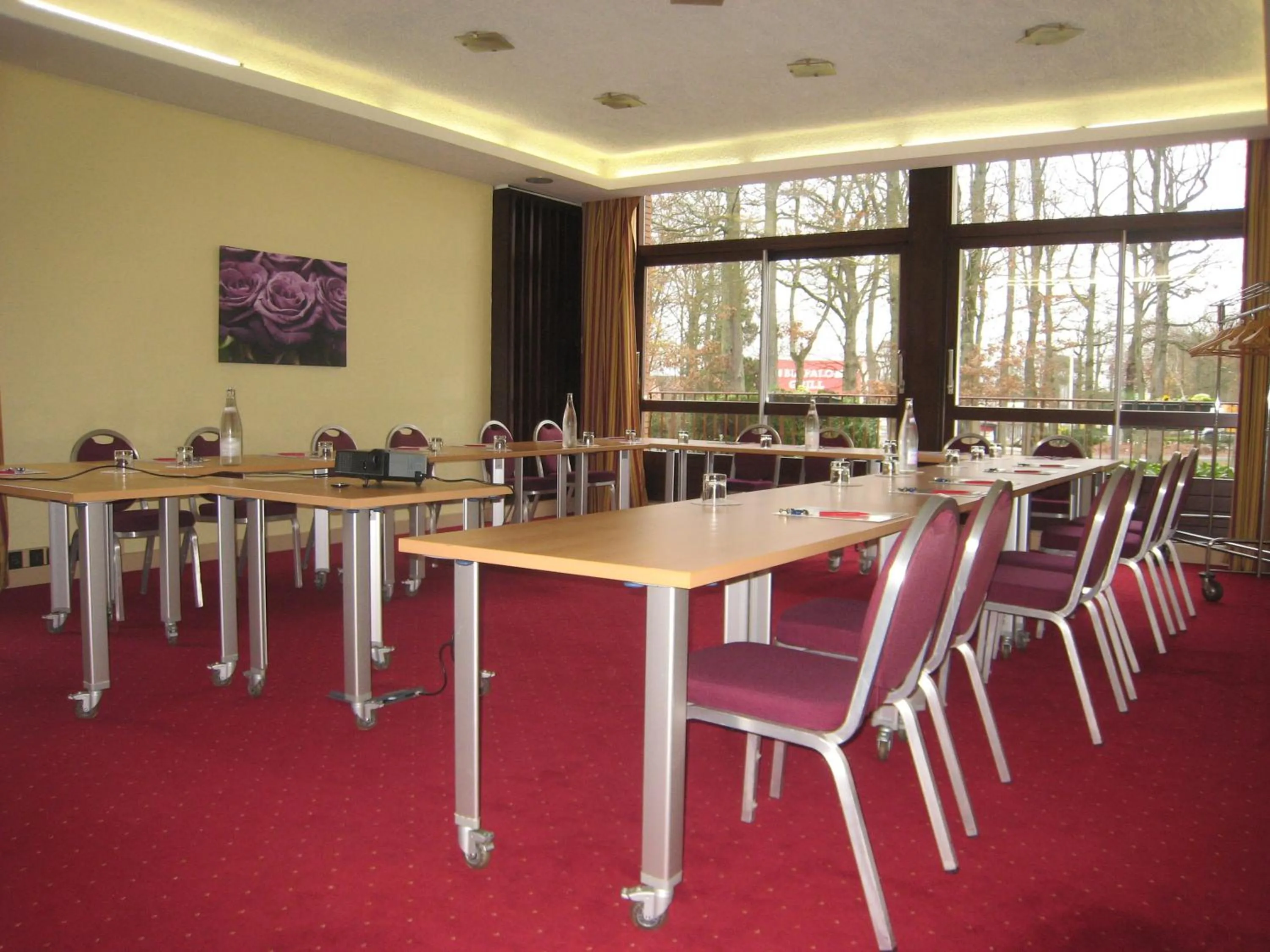 Business facilities in Le Grand Monarque