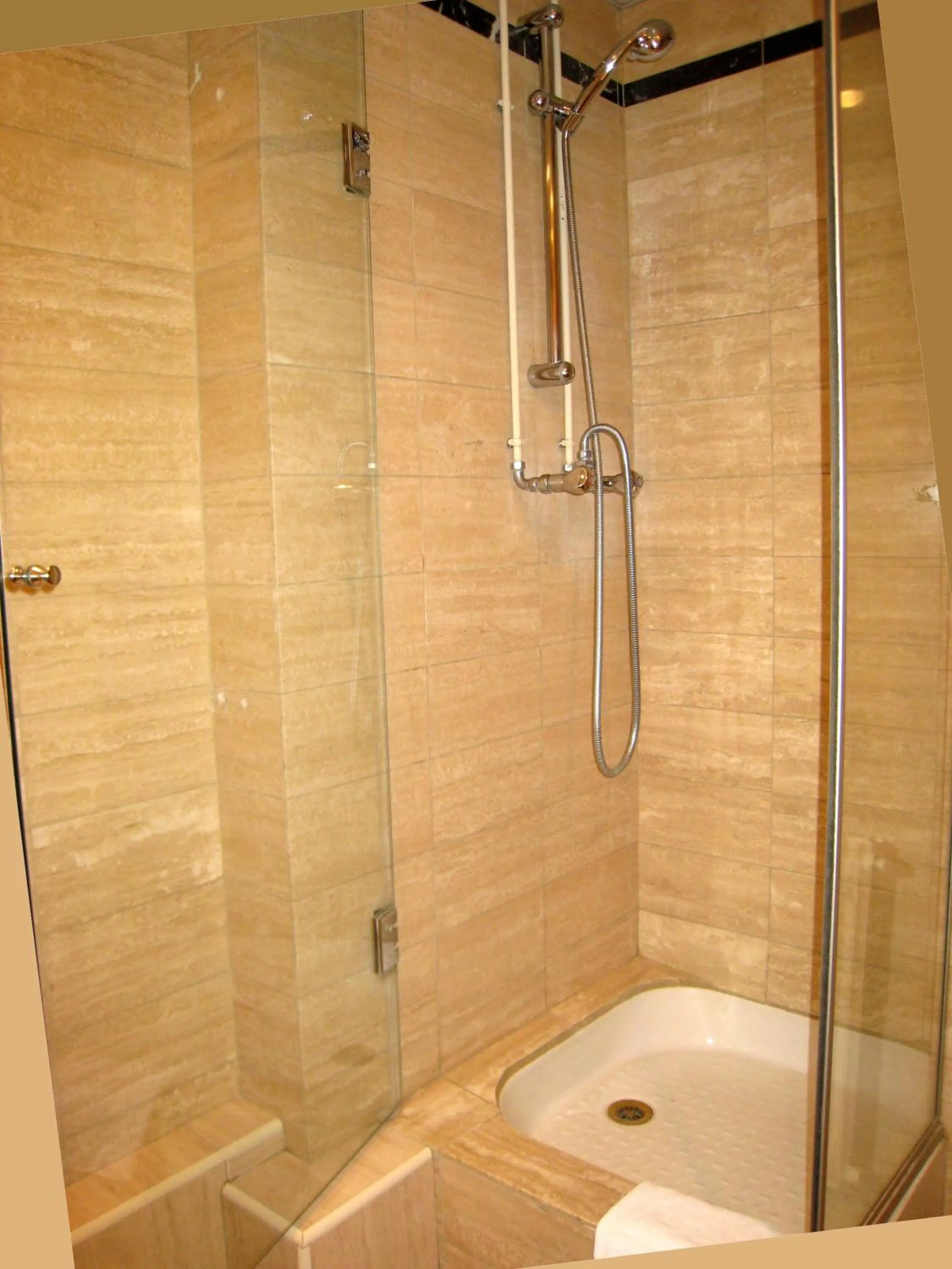 Bathroom in Le Grand Monarque