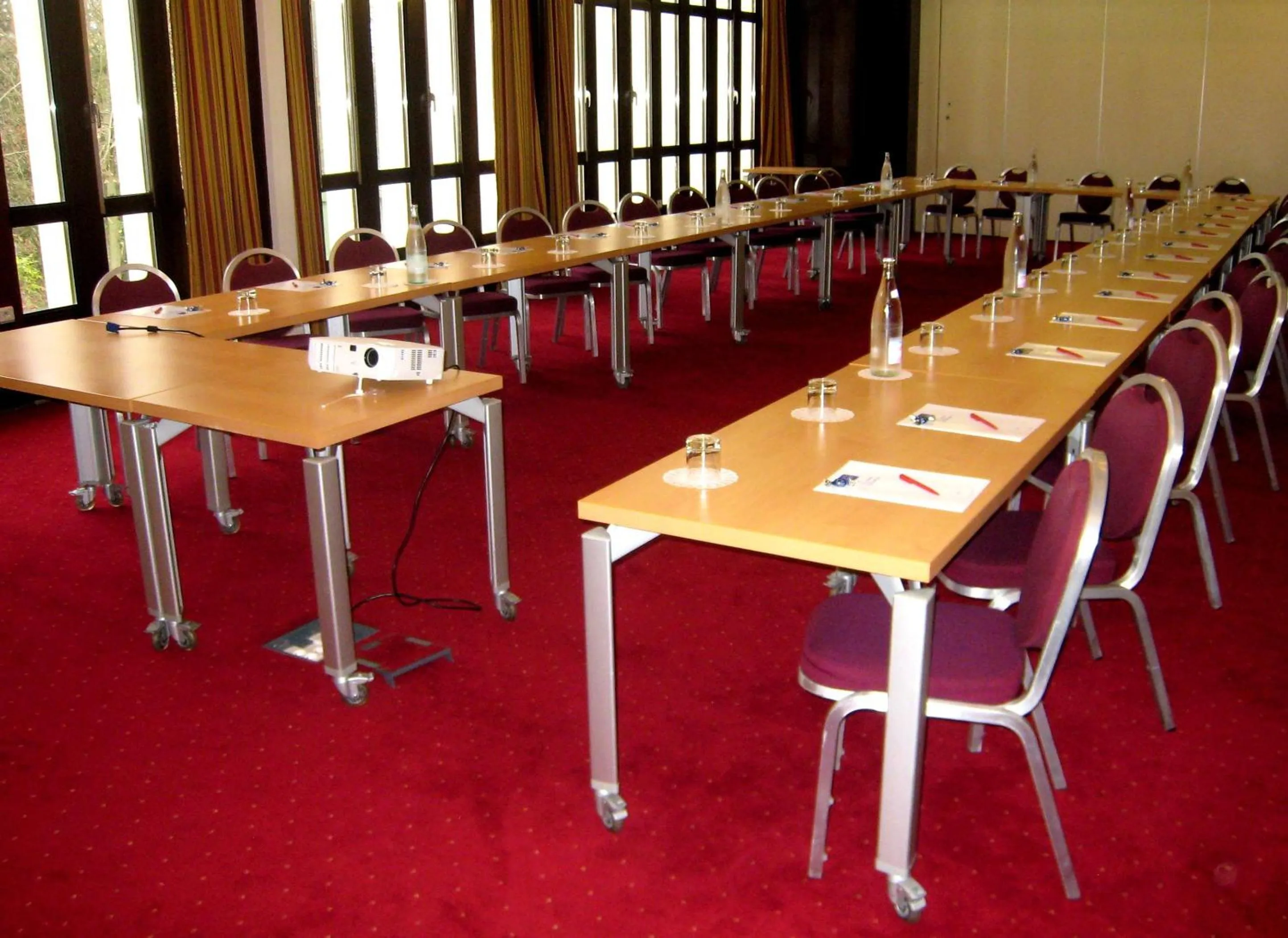 Business facilities in Le Grand Monarque