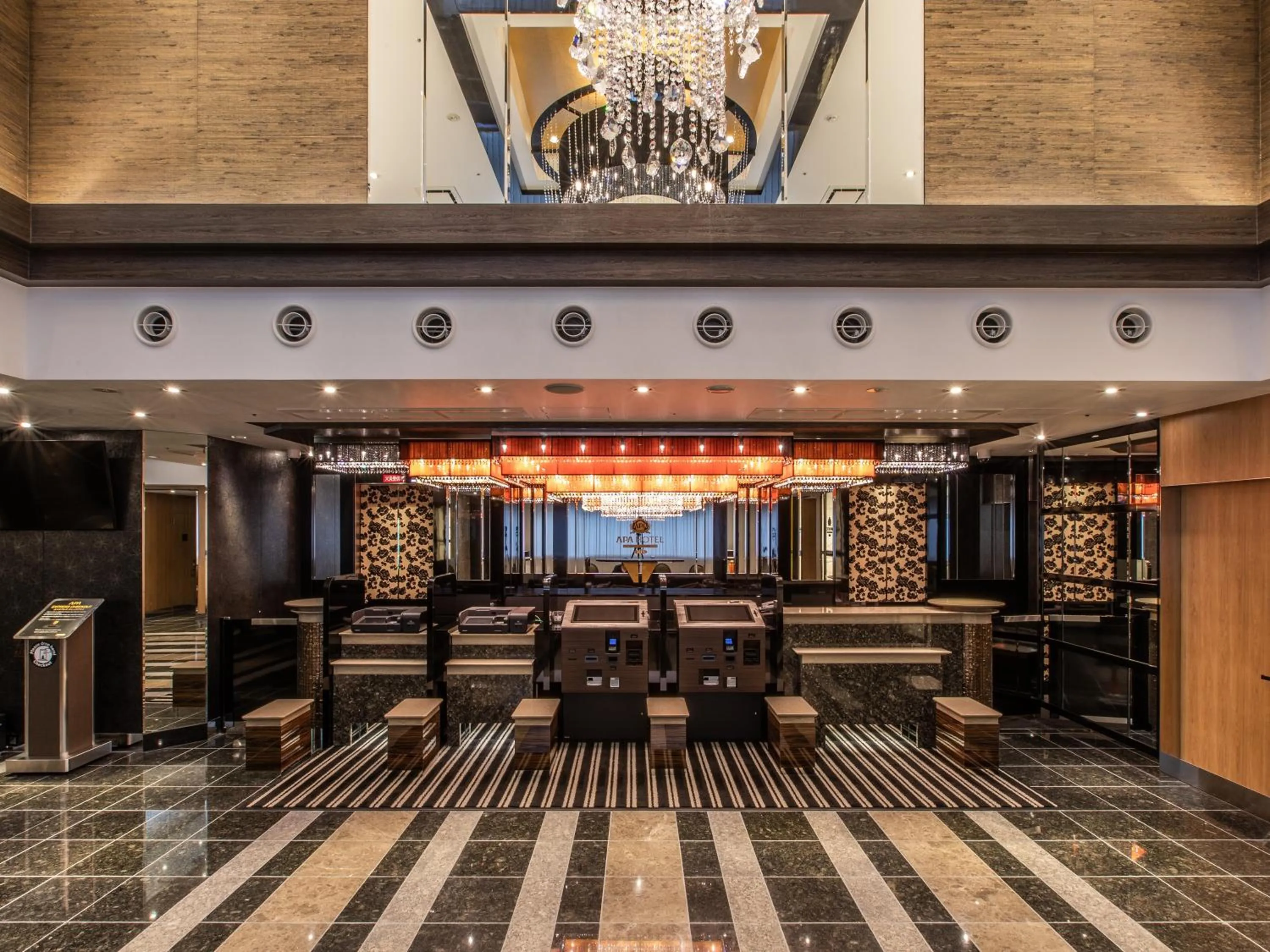 Lobby or reception in APA Hotel Kyoto Ekihigashi
