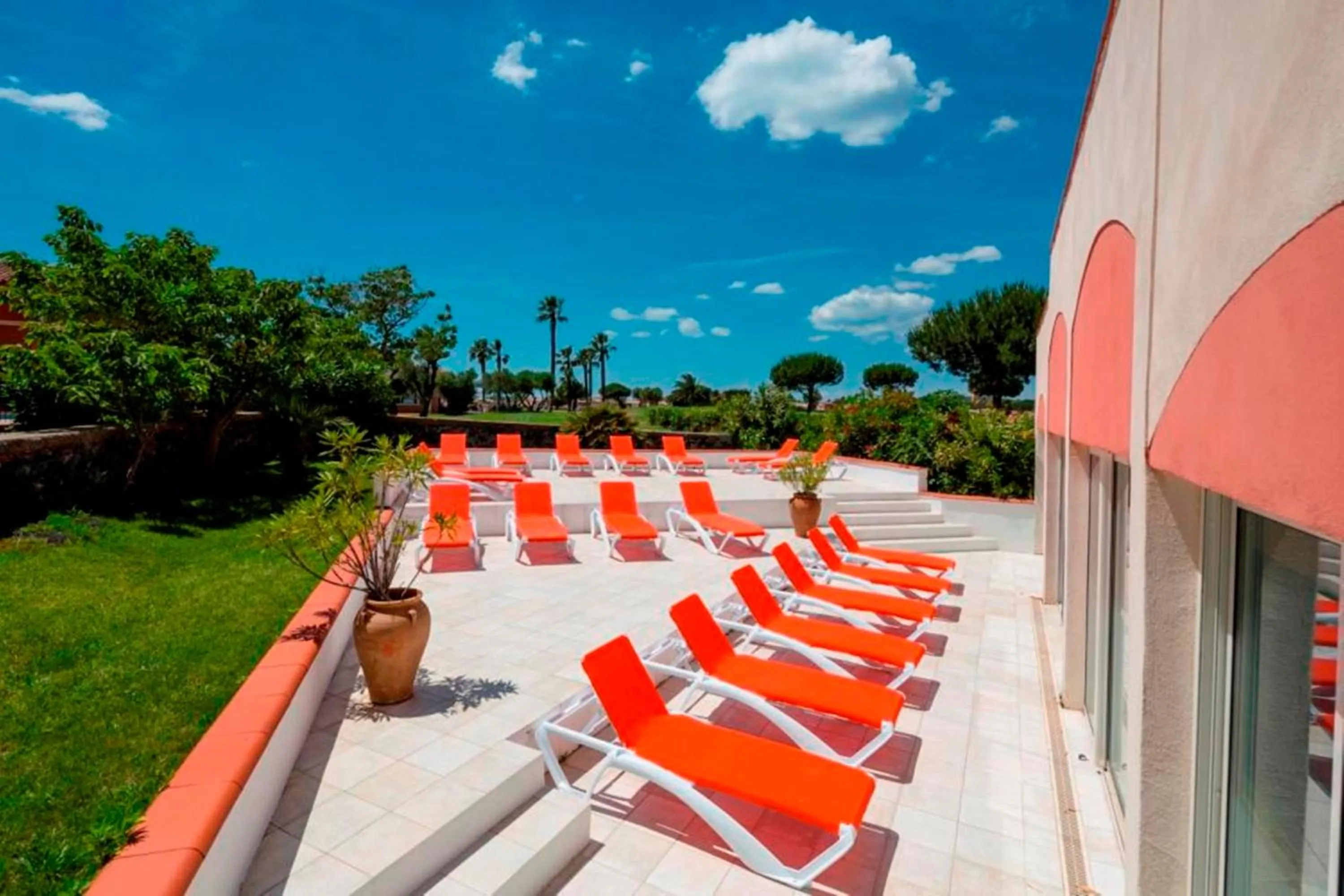 Swimming pool in Vacancéole - Résidence Le Palmyra Golf