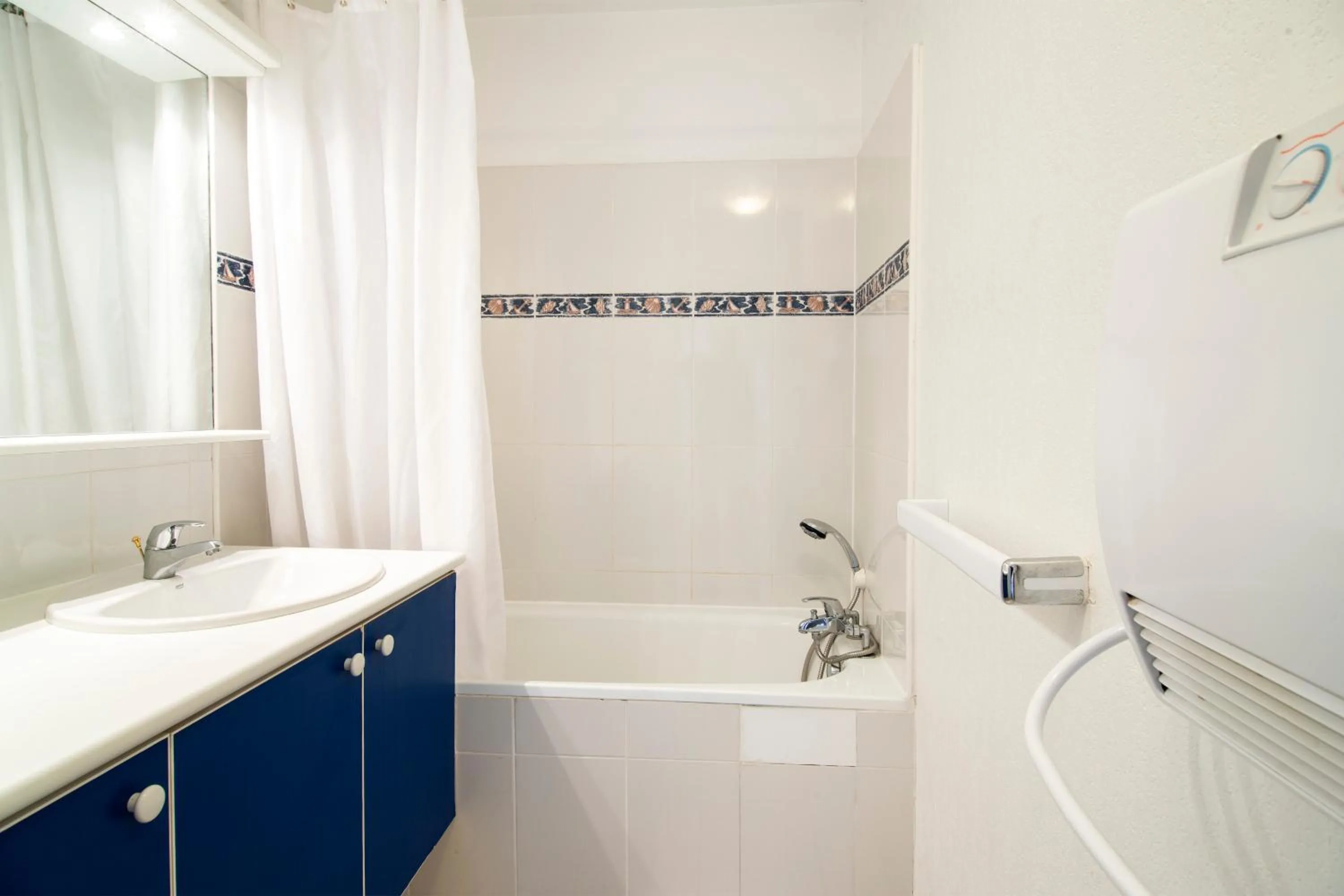 Bathroom in Vacancéole - Résidence Le Palmyra Golf