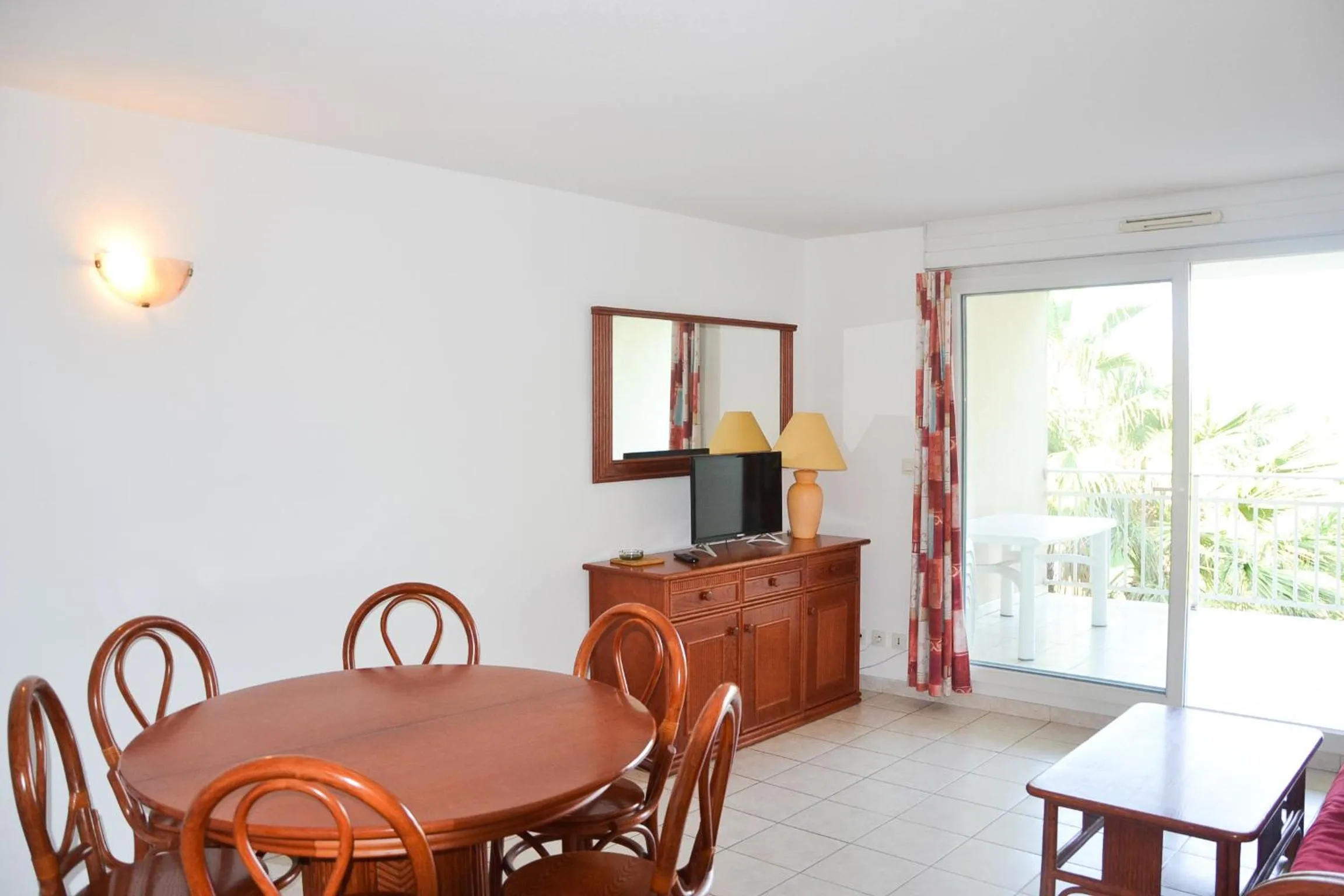 Living room in Vacancéole - Résidence Le Palmyra Golf