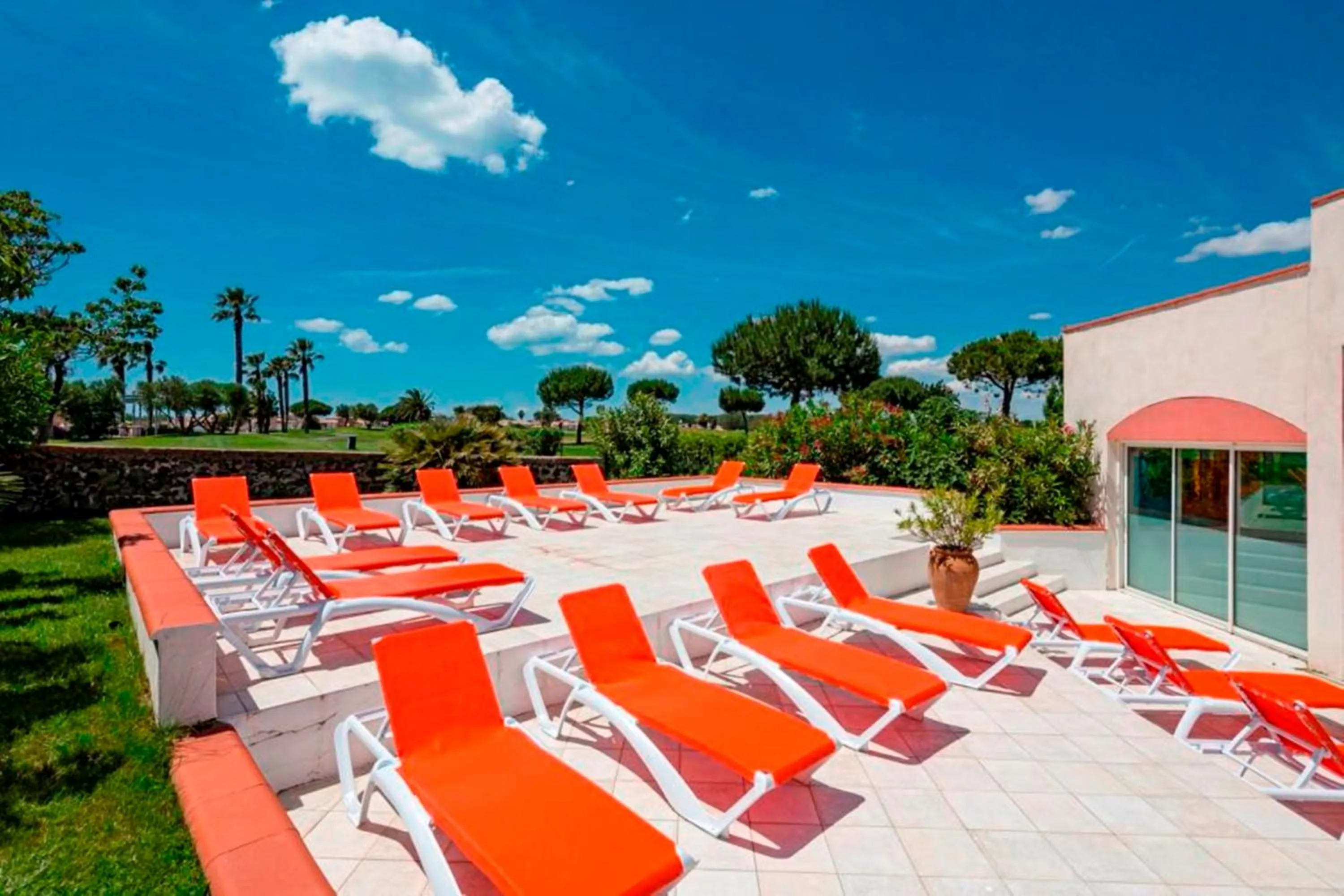 Swimming pool in Vacancéole - Résidence Le Palmyra Golf