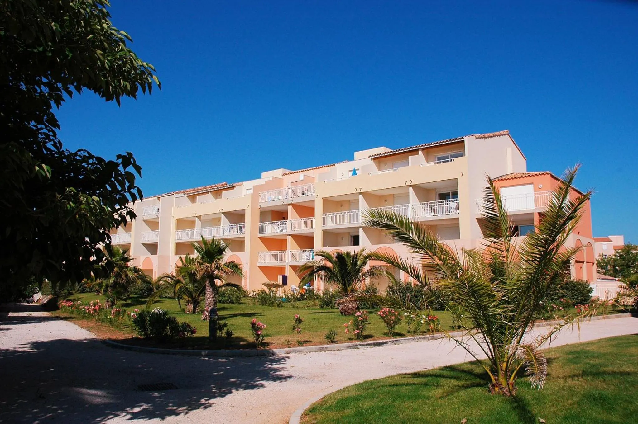 Property building in Vacancéole - Résidence Le Palmyra Golf