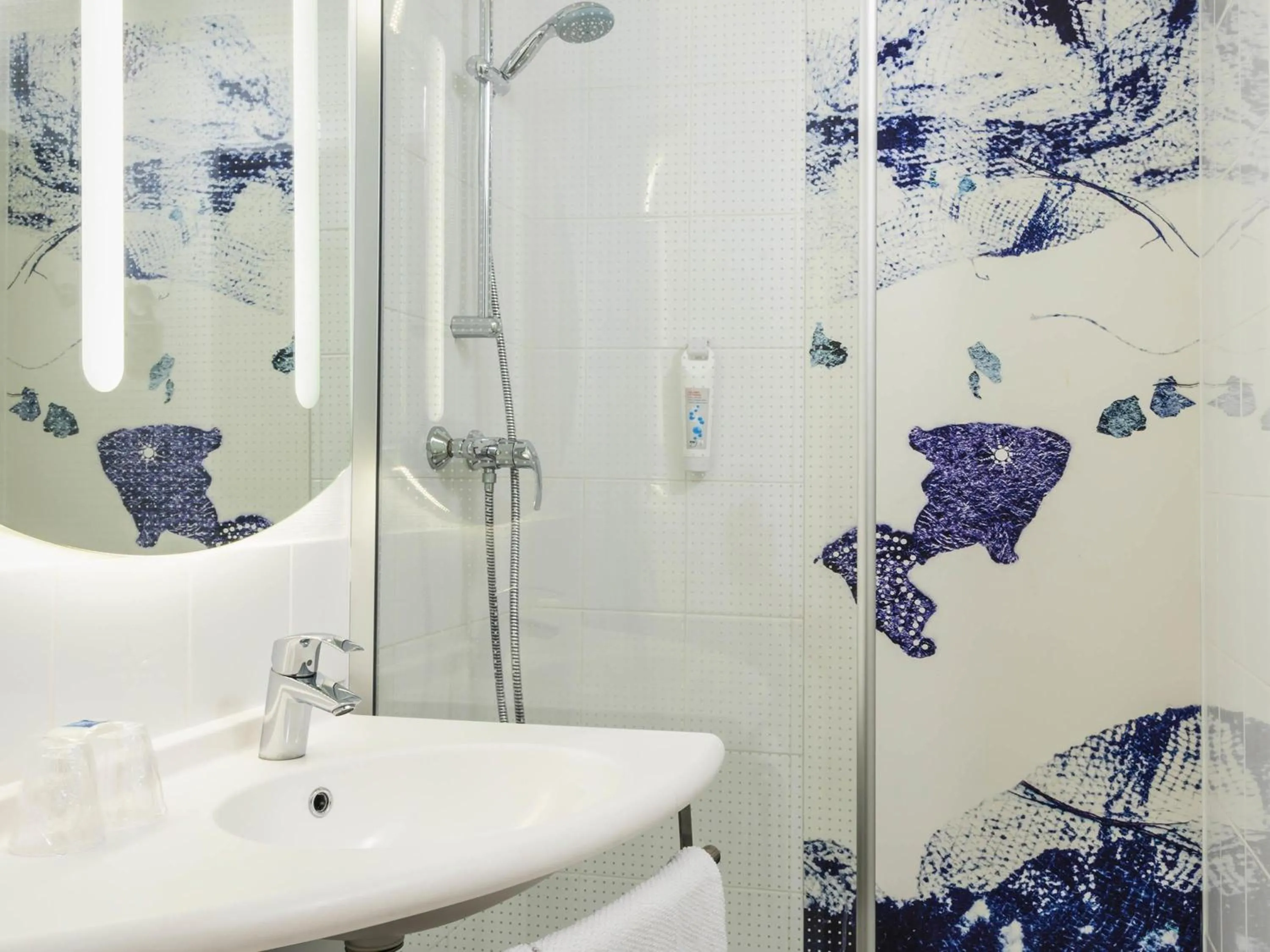 Bedroom in ibis budget Paris Porte de Bercy