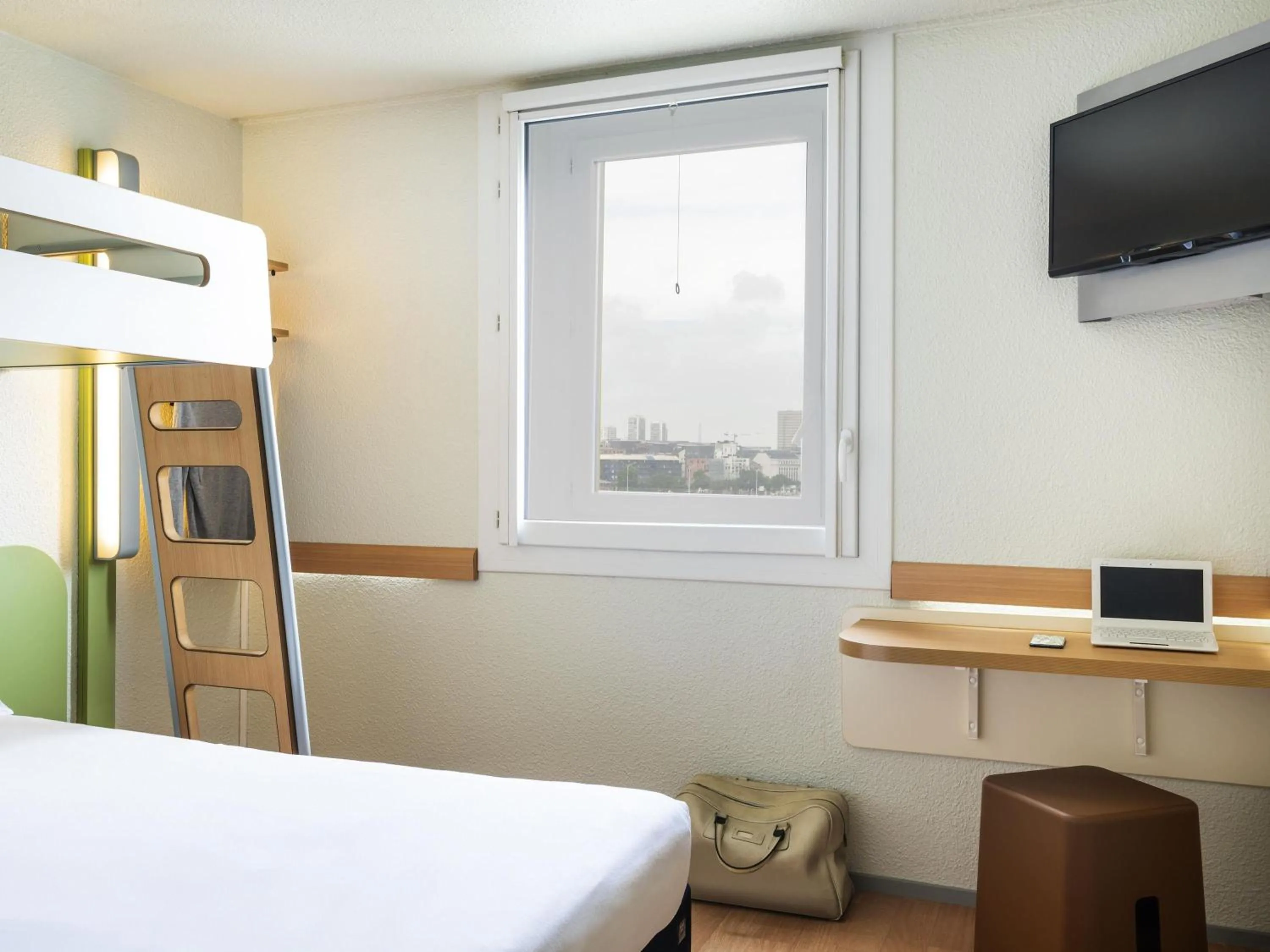 Bedroom, Bed in ibis budget Paris Porte de Bercy