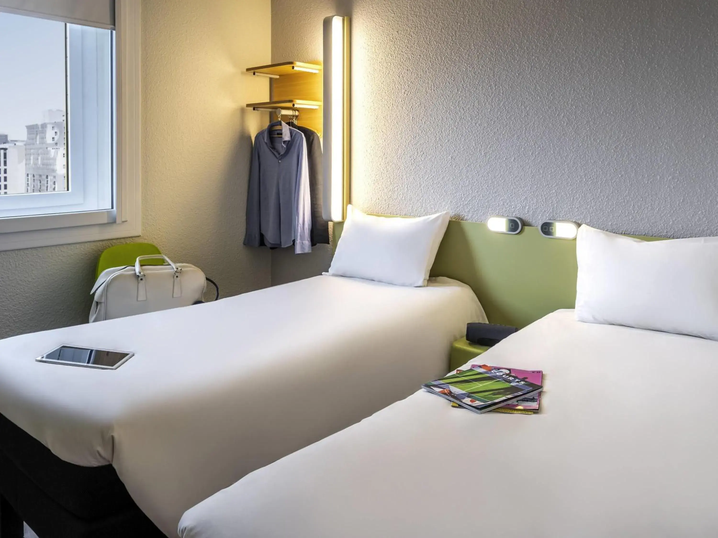 Property building, Bed in ibis budget Paris Porte de Bercy Property building, Bed in ibis budget Paris Porte de Bercy