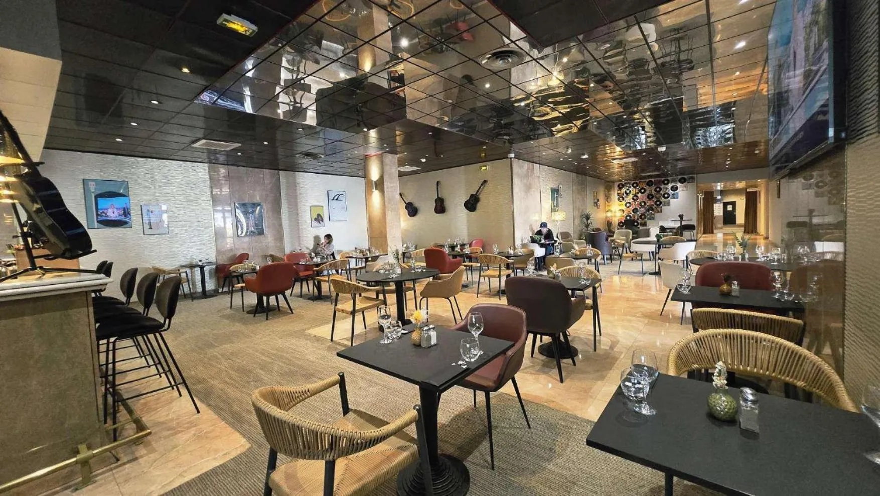 Restaurant/places to eat in ibis budget Paris Porte de Bercy