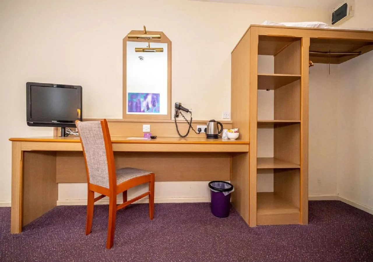 TV and multimedia in Stables Inn, Aintree