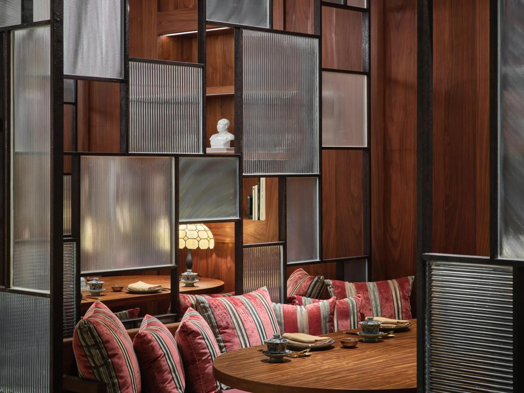 Restaurant/places to eat in Rosewood Guangzhou, enjoy free shuttle bus service between the hotel and the Canton Fair Complex during the Canton Fair