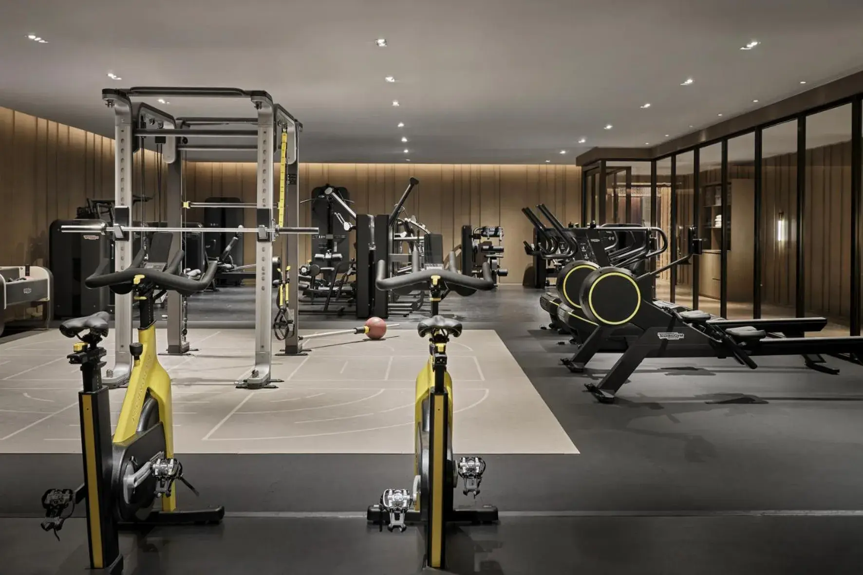 Fitness centre/facilities in Rosewood Guangzhou, enjoy free shuttle bus service between the hotel and the Canton Fair Complex during the Canton Fair Fitness centre/facilities in Rosewood Guangzhou, enjoy free shuttle bus service between the hotel and the Canton Fair Complex during the Canton Fair
