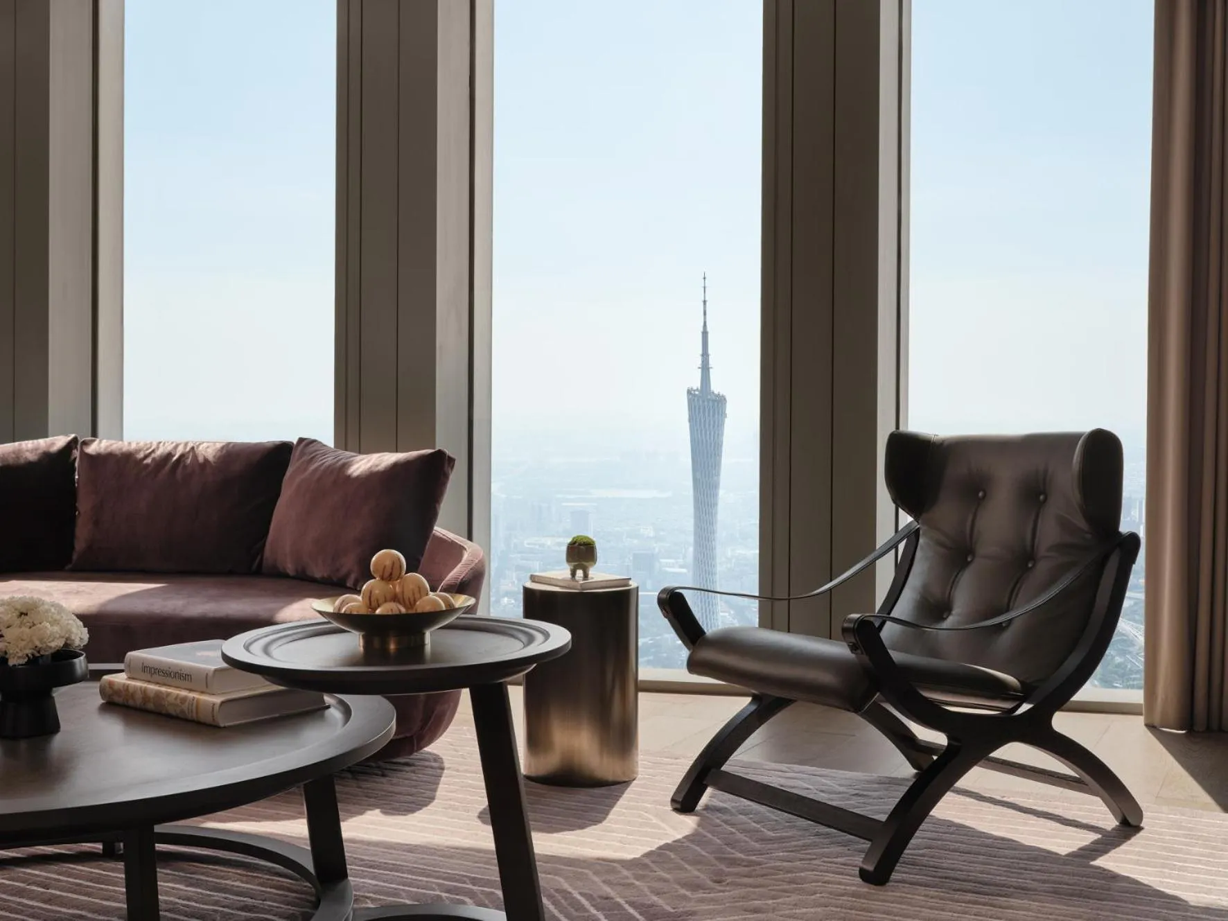 Living room in Rosewood Guangzhou, enjoy free shuttle bus service between the hotel and the Canton Fair Complex during the Canton Fair