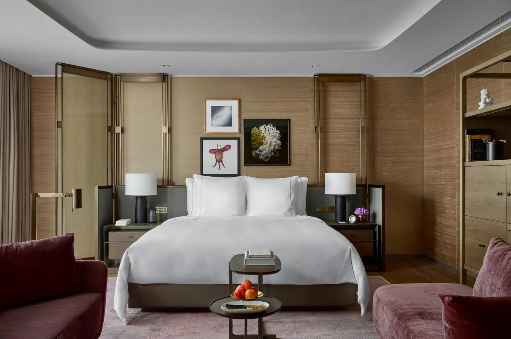 Bedroom, Bed in Rosewood Guangzhou, enjoy free shuttle bus service between the hotel and the Canton Fair Complex during the Canton Fair