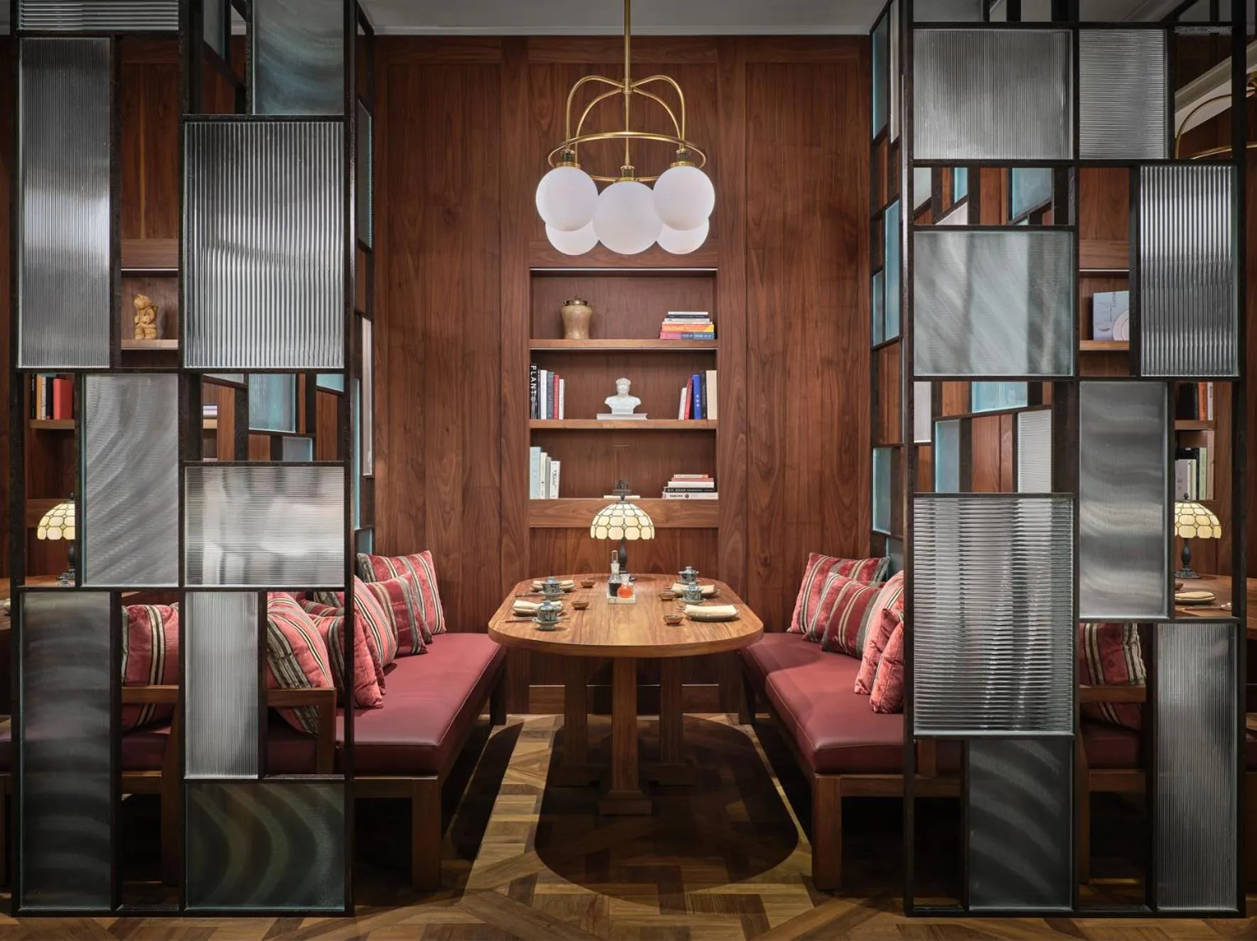 Restaurant/places to eat in Rosewood Guangzhou, enjoy free shuttle bus service between the hotel and the Canton Fair Complex during the Canton Fair