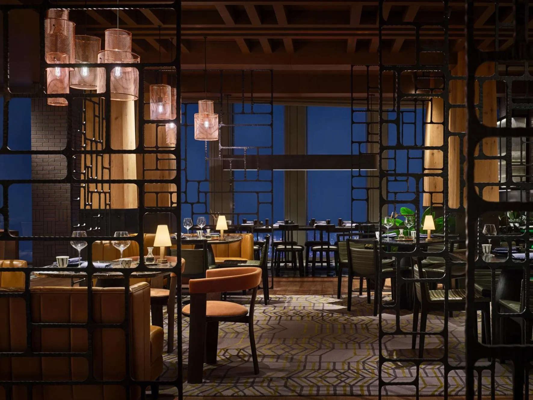 Restaurant/places to eat in Rosewood Guangzhou, enjoy free shuttle bus service between the hotel and the Canton Fair Complex during the Canton Fair