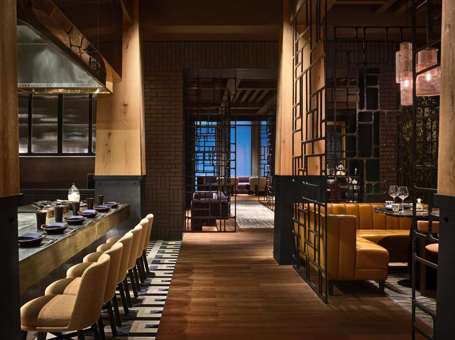 Restaurant/places to eat in Rosewood Guangzhou, enjoy free shuttle bus service between the hotel and the Canton Fair Complex during the Canton Fair