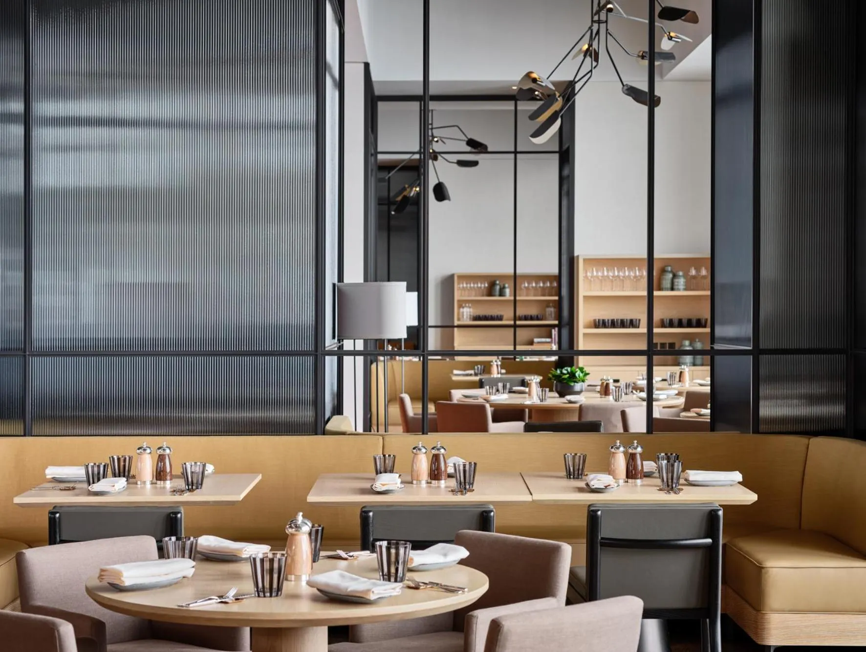 Restaurant/places to eat in Rosewood Guangzhou, enjoy free shuttle bus service between the hotel and the Canton Fair Complex during the Canton Fair