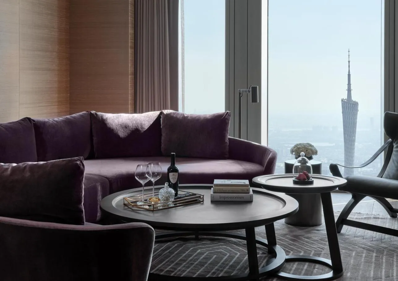 Living room in Rosewood Guangzhou, enjoy free shuttle bus service between the hotel and the Canton Fair Complex during the Canton Fair