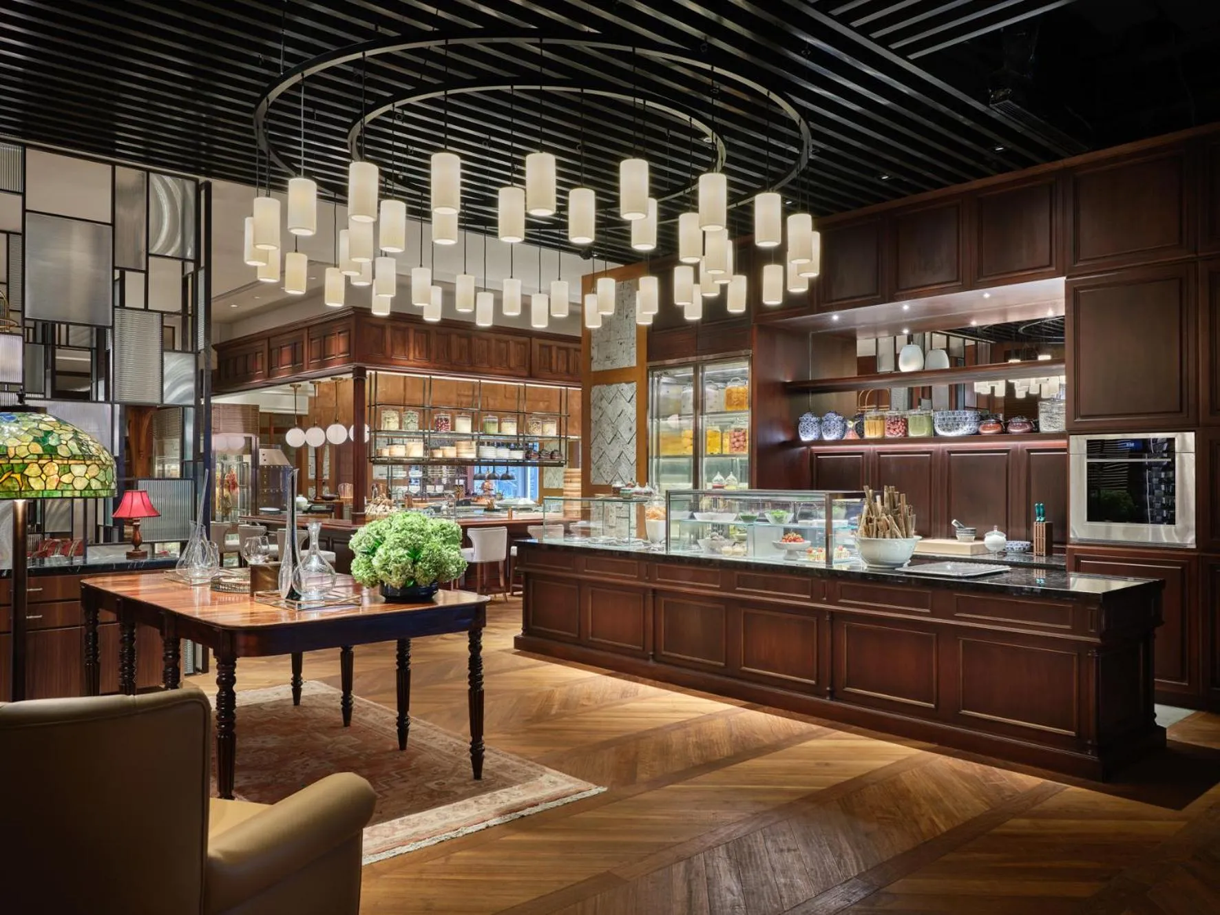 Restaurant/places to eat in Rosewood Guangzhou, enjoy free shuttle bus service between the hotel and the Canton Fair Complex during the Canton Fair