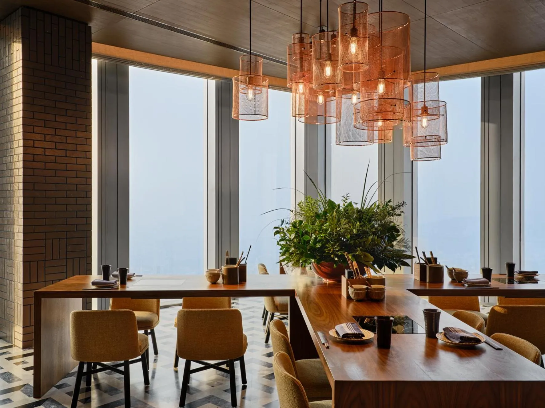 Restaurant/places to eat in Rosewood Guangzhou, enjoy free shuttle bus service between the hotel and the Canton Fair Complex during the Canton Fair