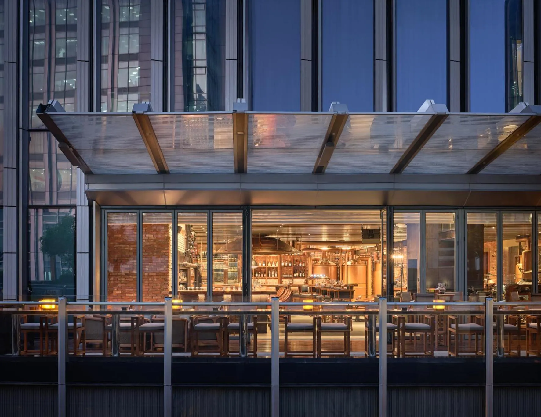 Restaurant/places to eat in Rosewood Guangzhou, enjoy free shuttle bus service between the hotel and the Canton Fair Complex during the Canton Fair