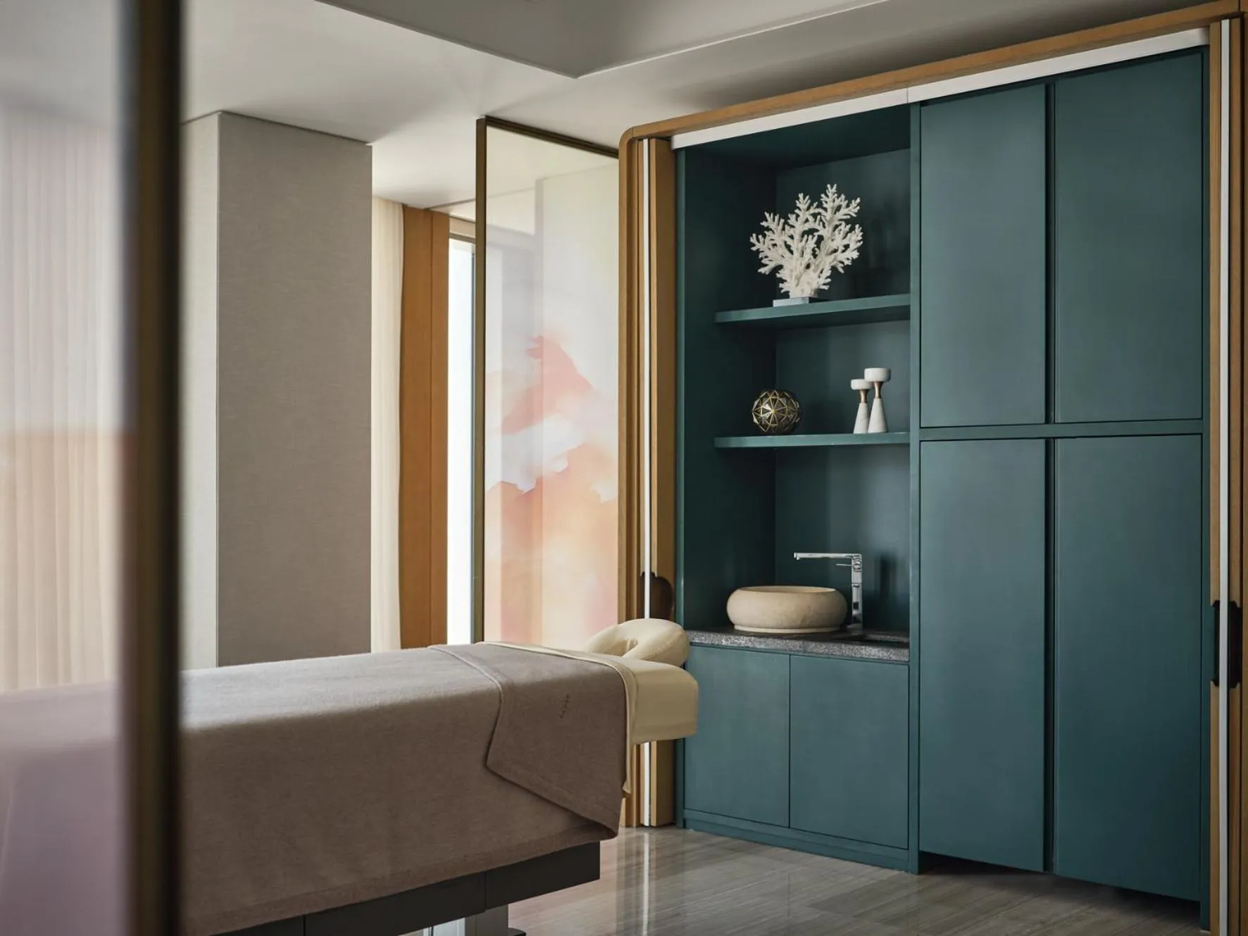 Spa and wellness centre/facilities in Rosewood Guangzhou, enjoy free shuttle bus service between the hotel and the Canton Fair Complex during the Canton Fair