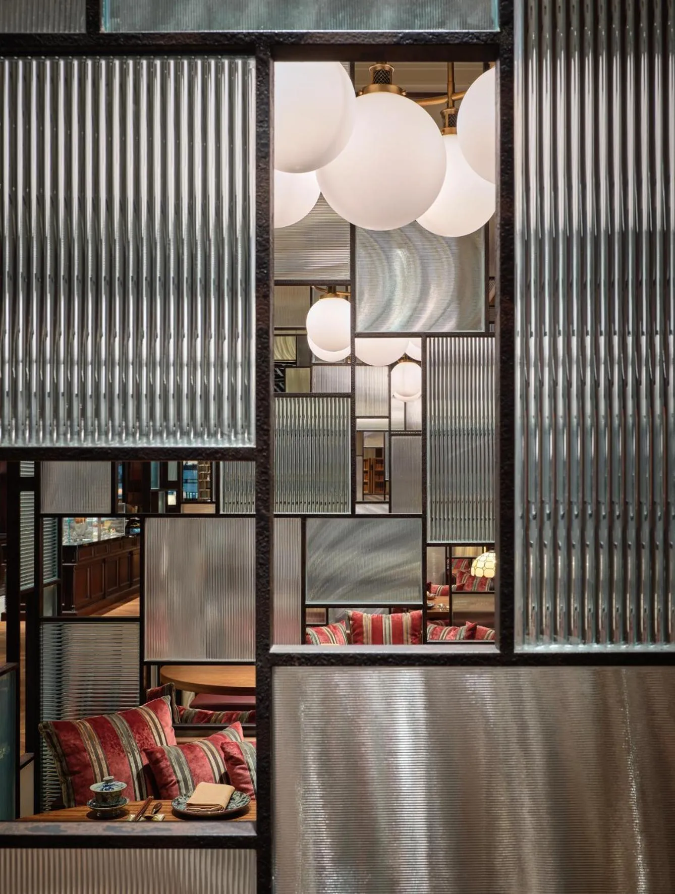 Restaurant/places to eat in Rosewood Guangzhou, enjoy free shuttle bus service between the hotel and the Canton Fair Complex during the Canton Fair