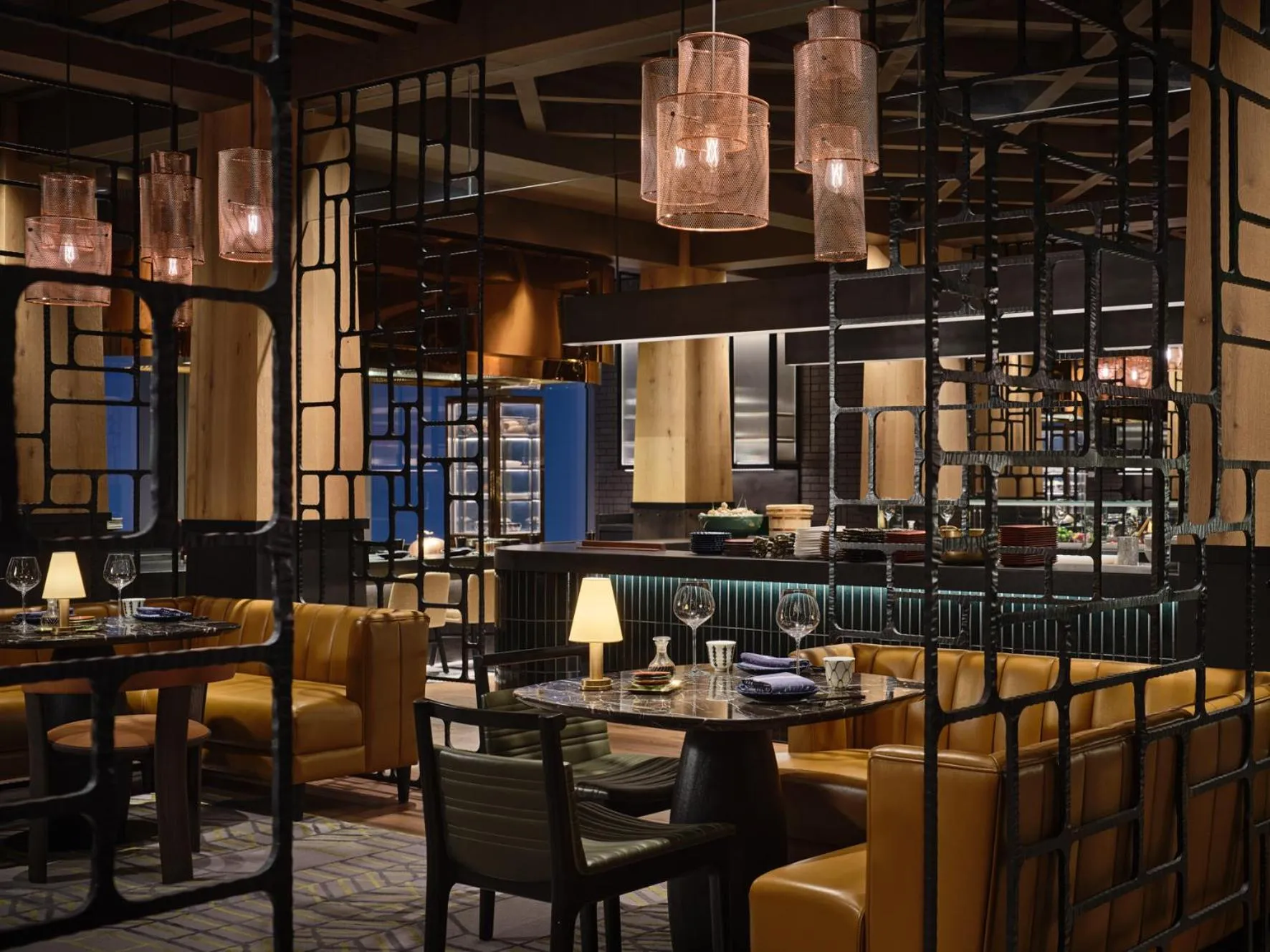 Restaurant/places to eat in Rosewood Guangzhou, enjoy free shuttle bus service between the hotel and the Canton Fair Complex during the Canton Fair