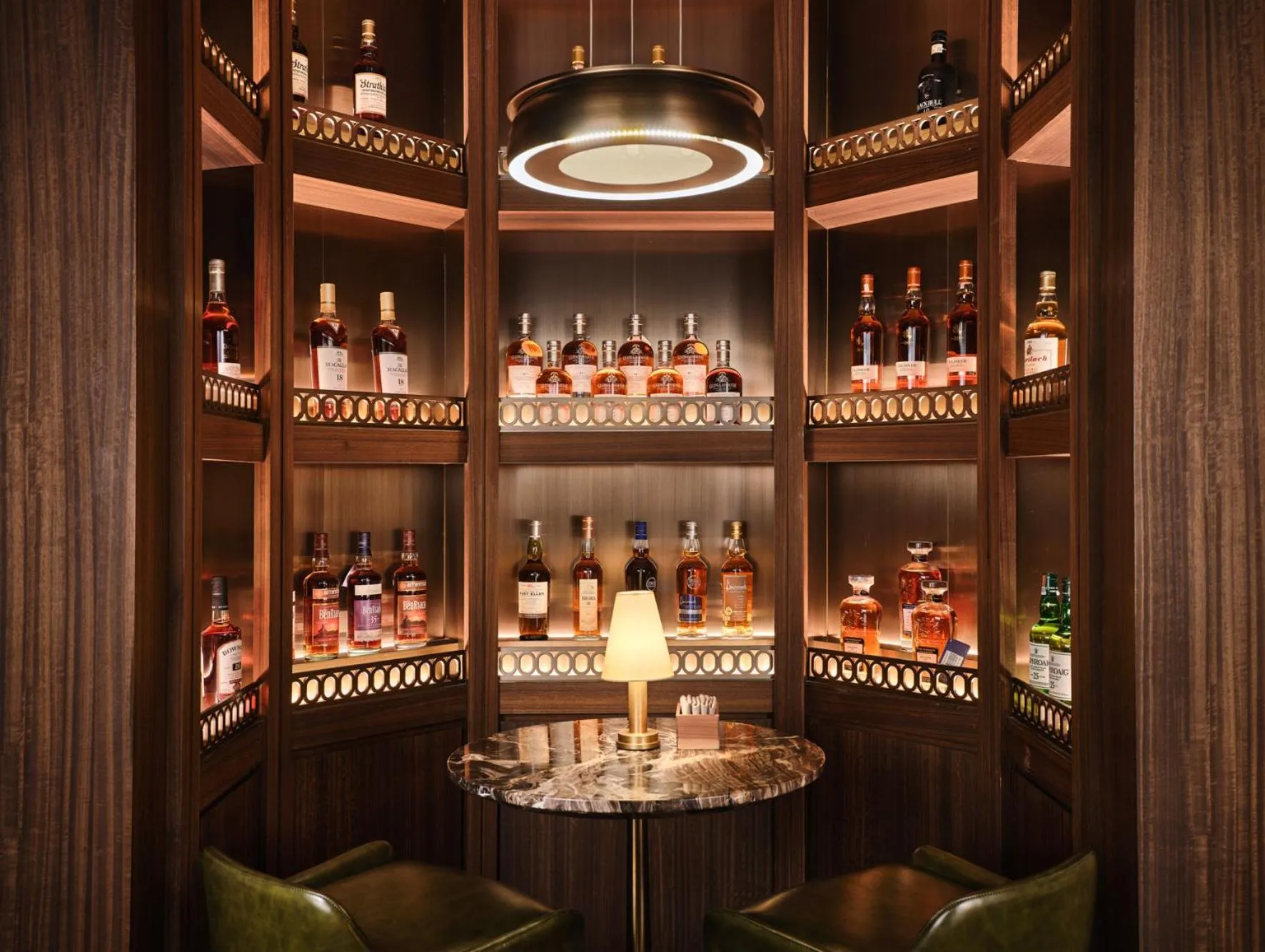 Restaurant/places to eat in Rosewood Guangzhou, enjoy free shuttle bus service between the hotel and the Canton Fair Complex during the Canton Fair