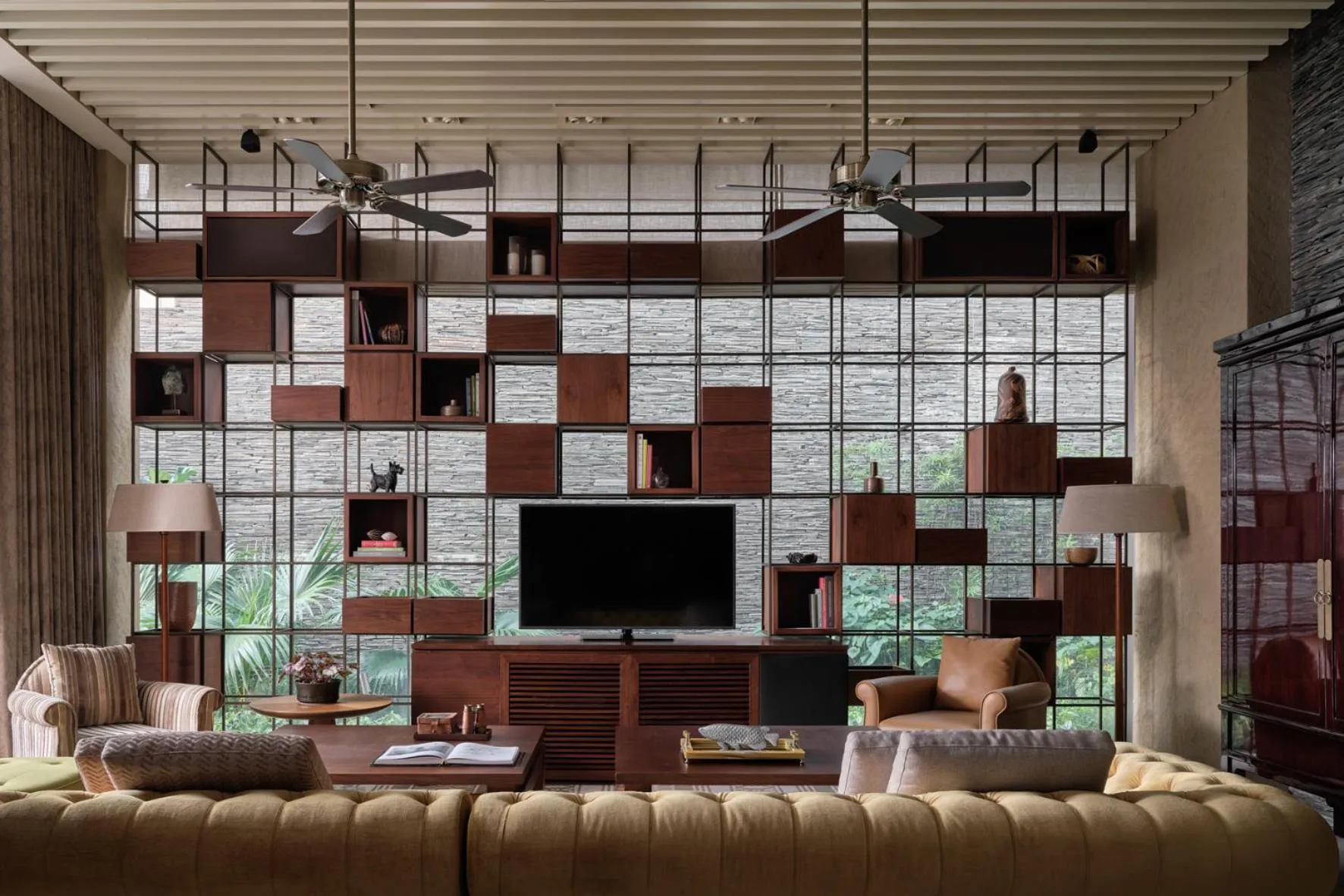 Restaurant/places to eat in Rosewood Guangzhou, enjoy free shuttle bus service between the hotel and the Canton Fair Complex during the Canton Fair