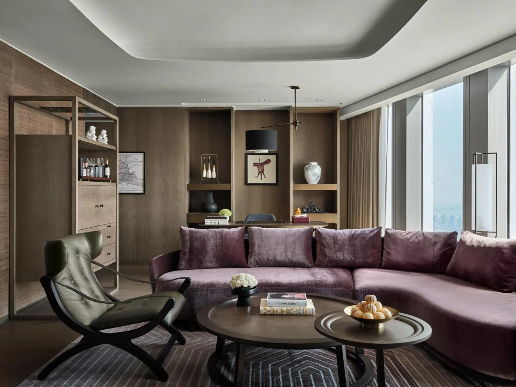 Living room in Rosewood Guangzhou, enjoy free shuttle bus service between the hotel and the Canton Fair Complex during the Canton Fair
