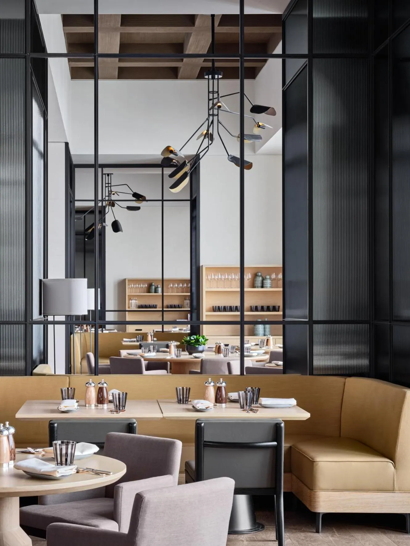 Restaurant/places to eat in Rosewood Guangzhou, enjoy free shuttle bus service between the hotel and the Canton Fair Complex during the Canton Fair