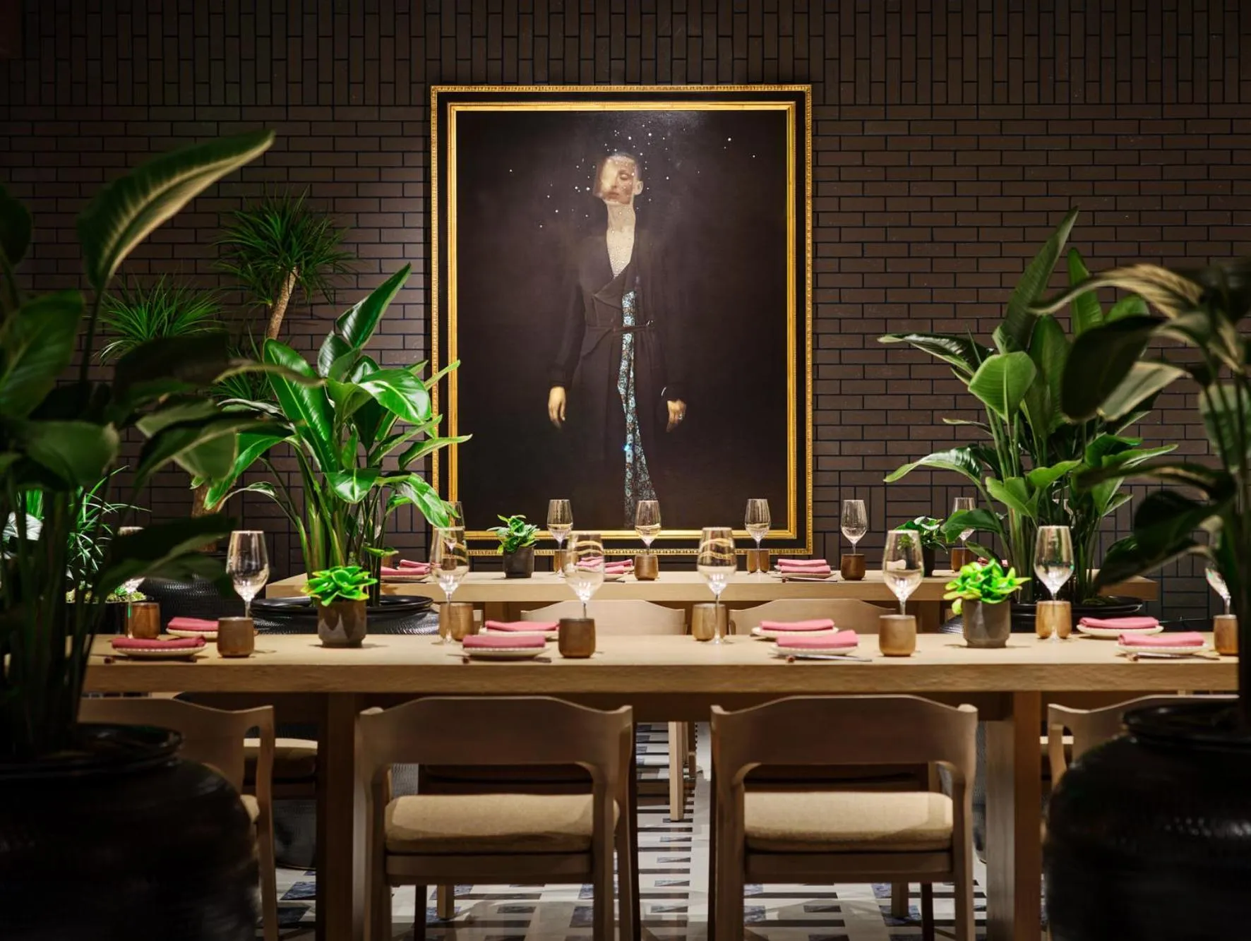 Restaurant/places to eat in Rosewood Guangzhou, enjoy free shuttle bus service between the hotel and the Canton Fair Complex during the Canton Fair