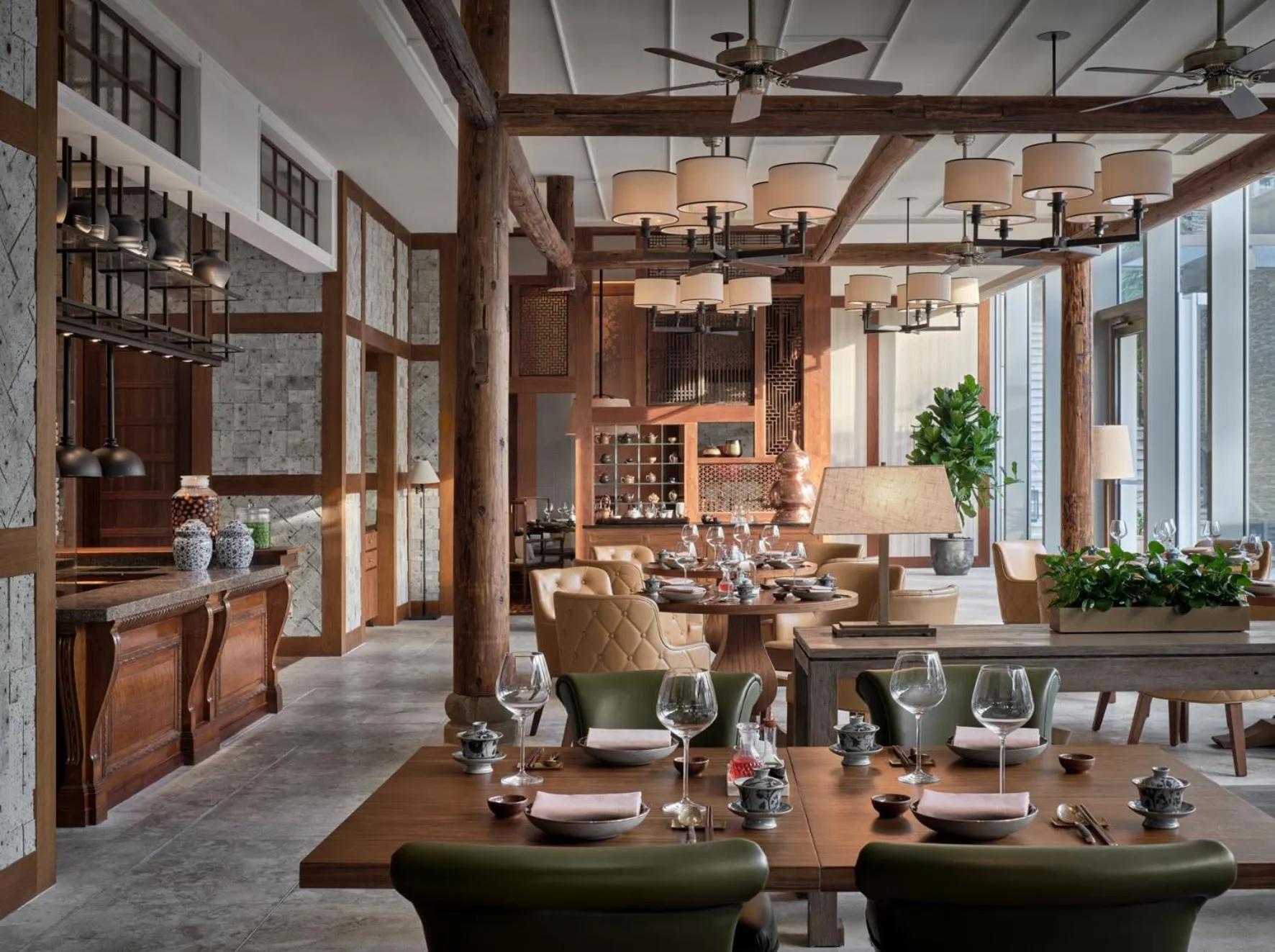 Restaurant/places to eat in Rosewood Guangzhou, enjoy free shuttle bus service between the hotel and the Canton Fair Complex during the Canton Fair