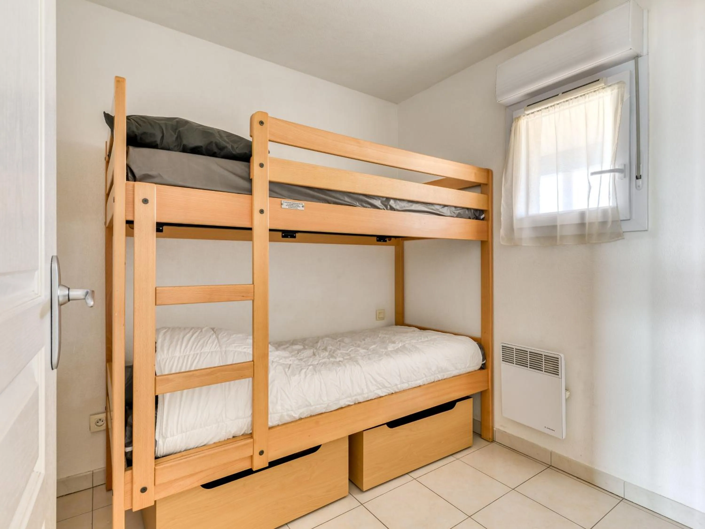 Bedroom, Bed in Vacancéole - Résidence Alizéa Beach