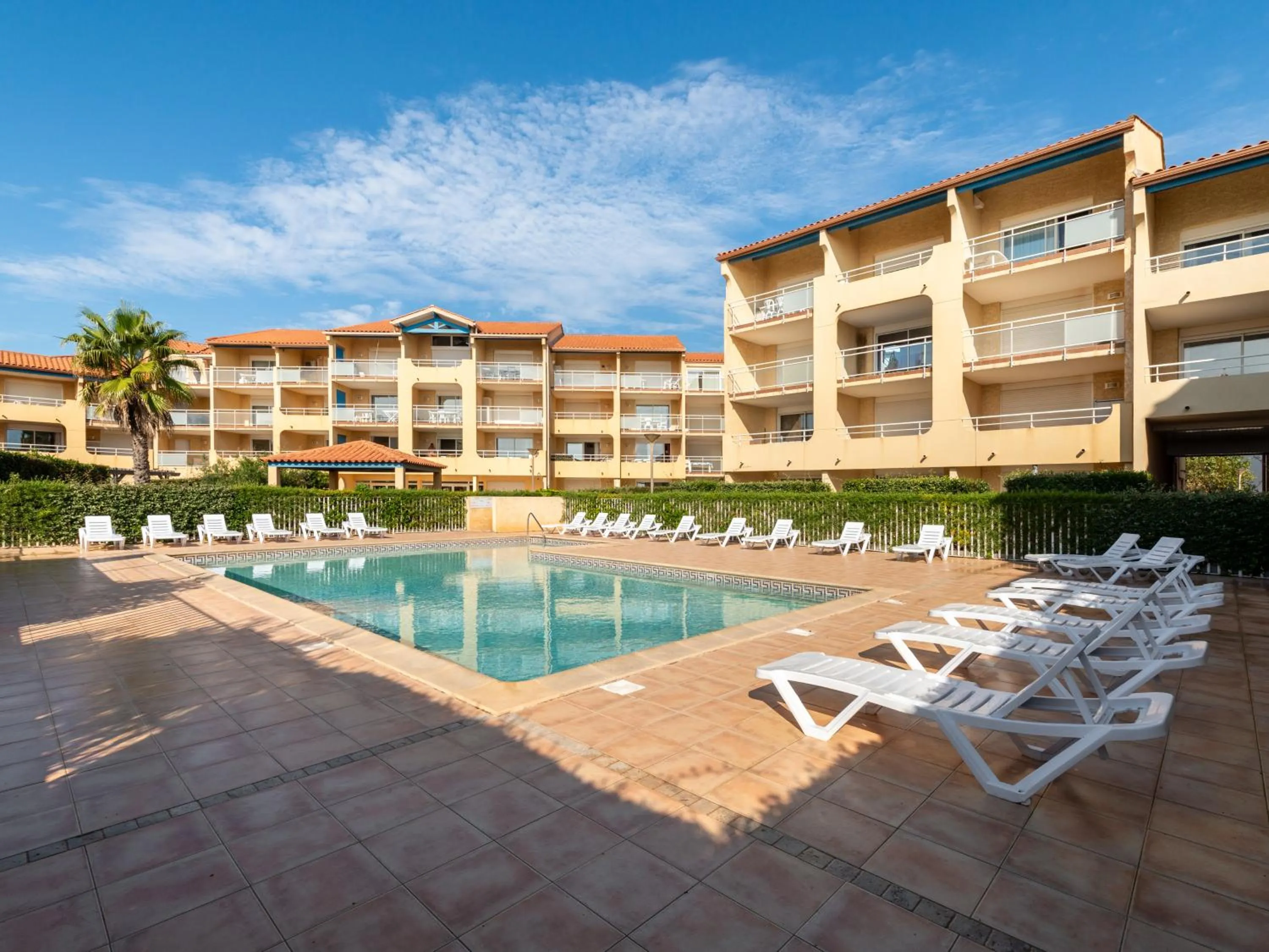 Swimming pool in Vacancéole - Résidence Alizéa Beach
